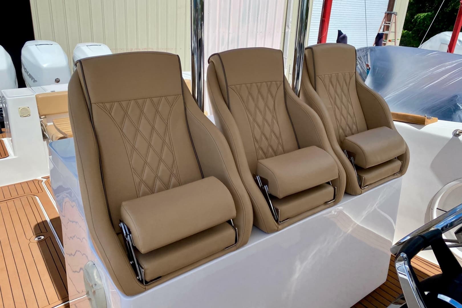 2023 Fishing Raptor 390 Solarium