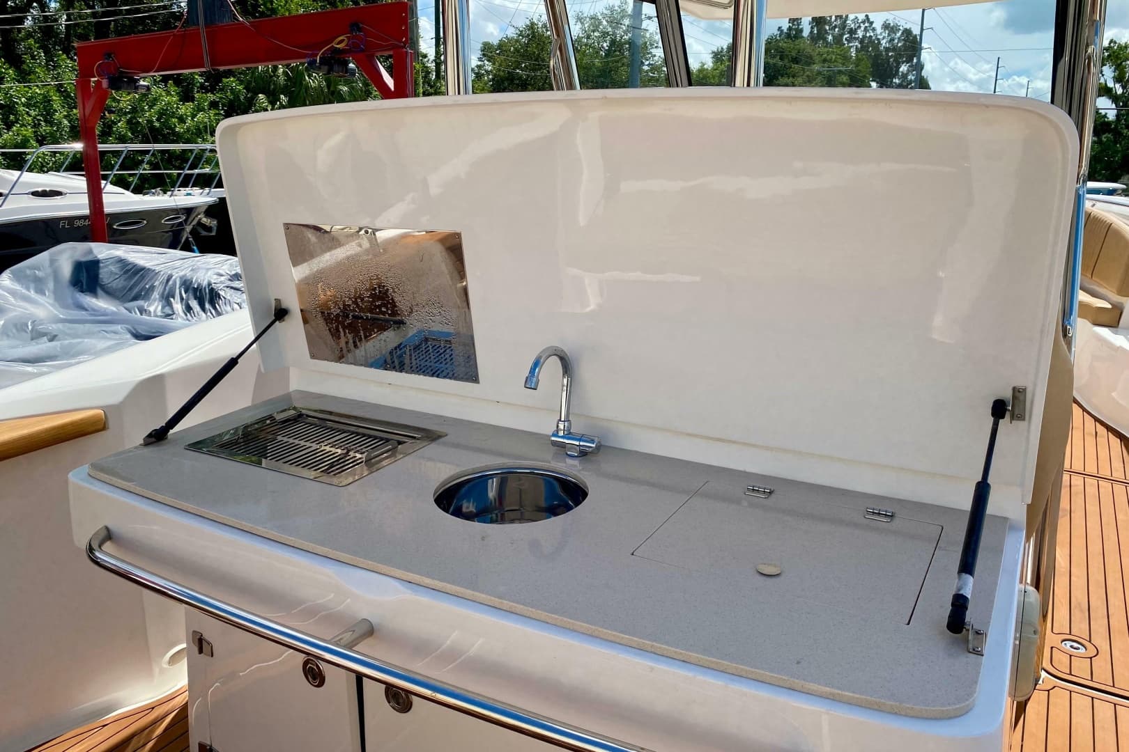2023 Fishing Raptor 390 Solarium
