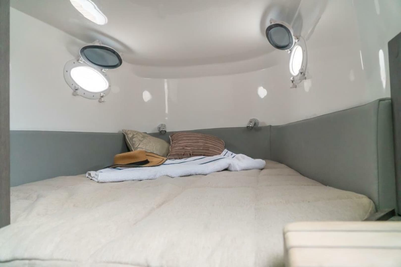 2023 Fishing Raptor 390 Solarium