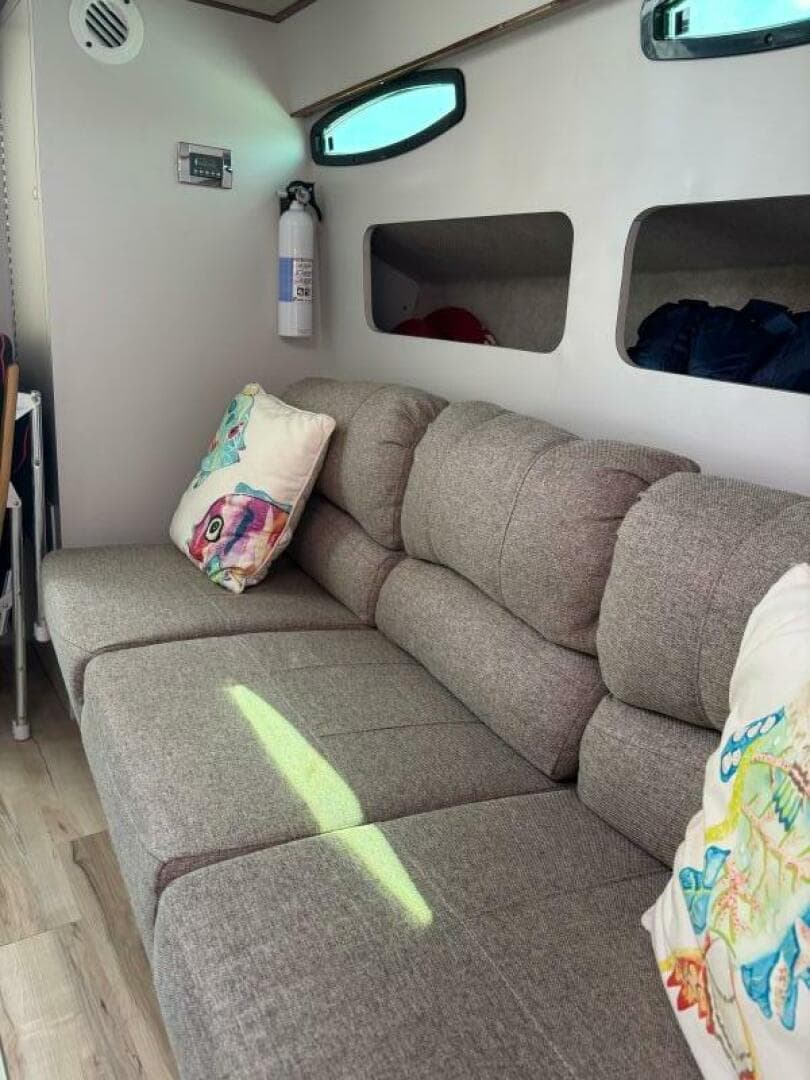 1987 Chris-Craft 284