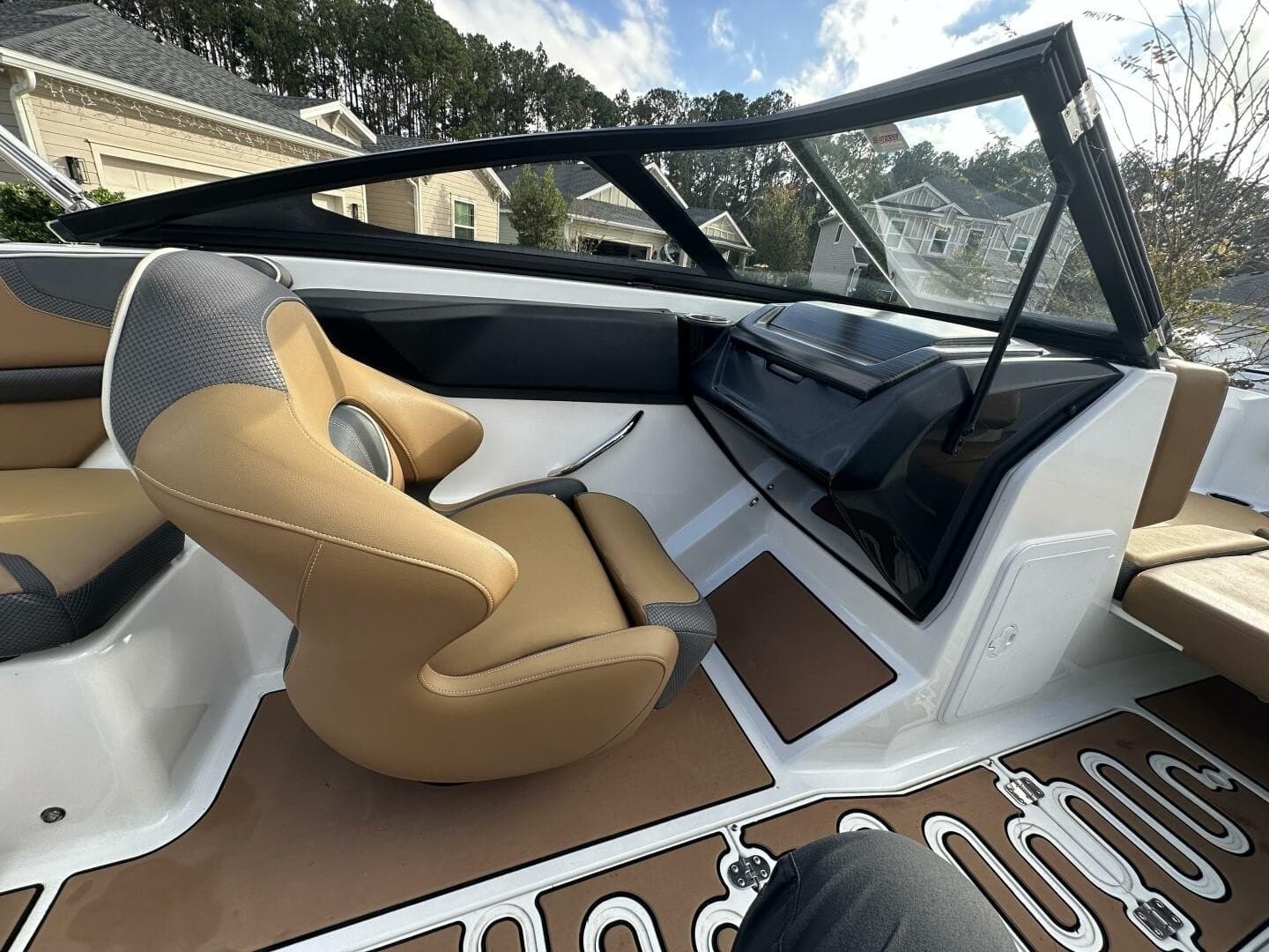 2021 Scarab 215