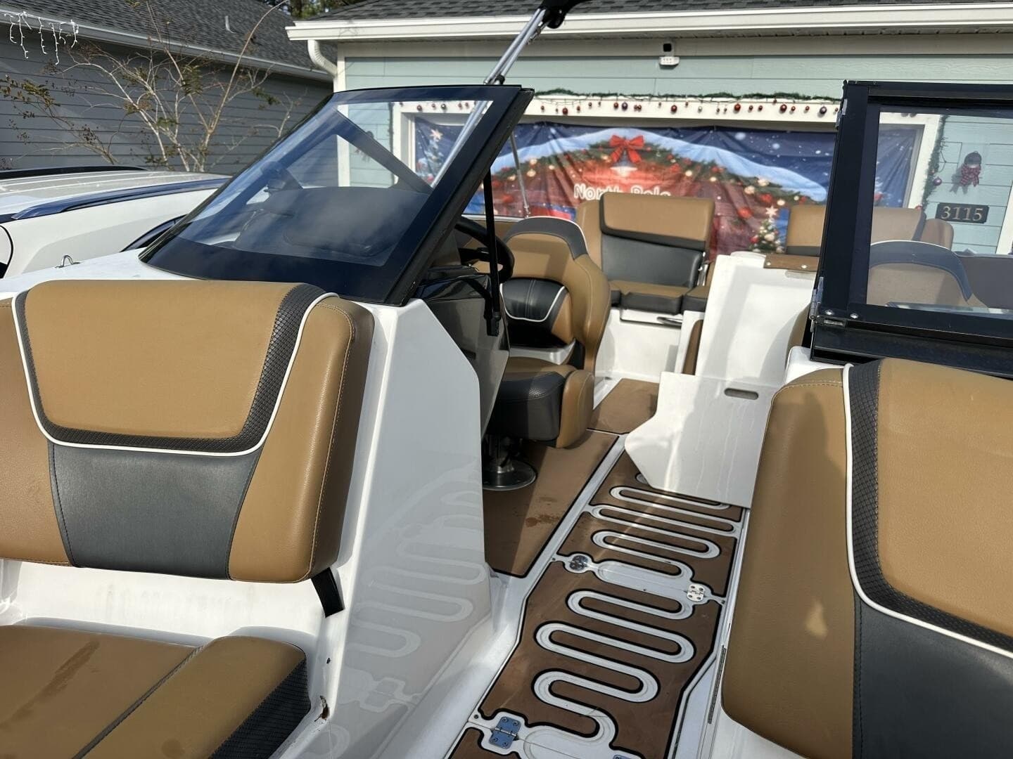 2021 Scarab 215