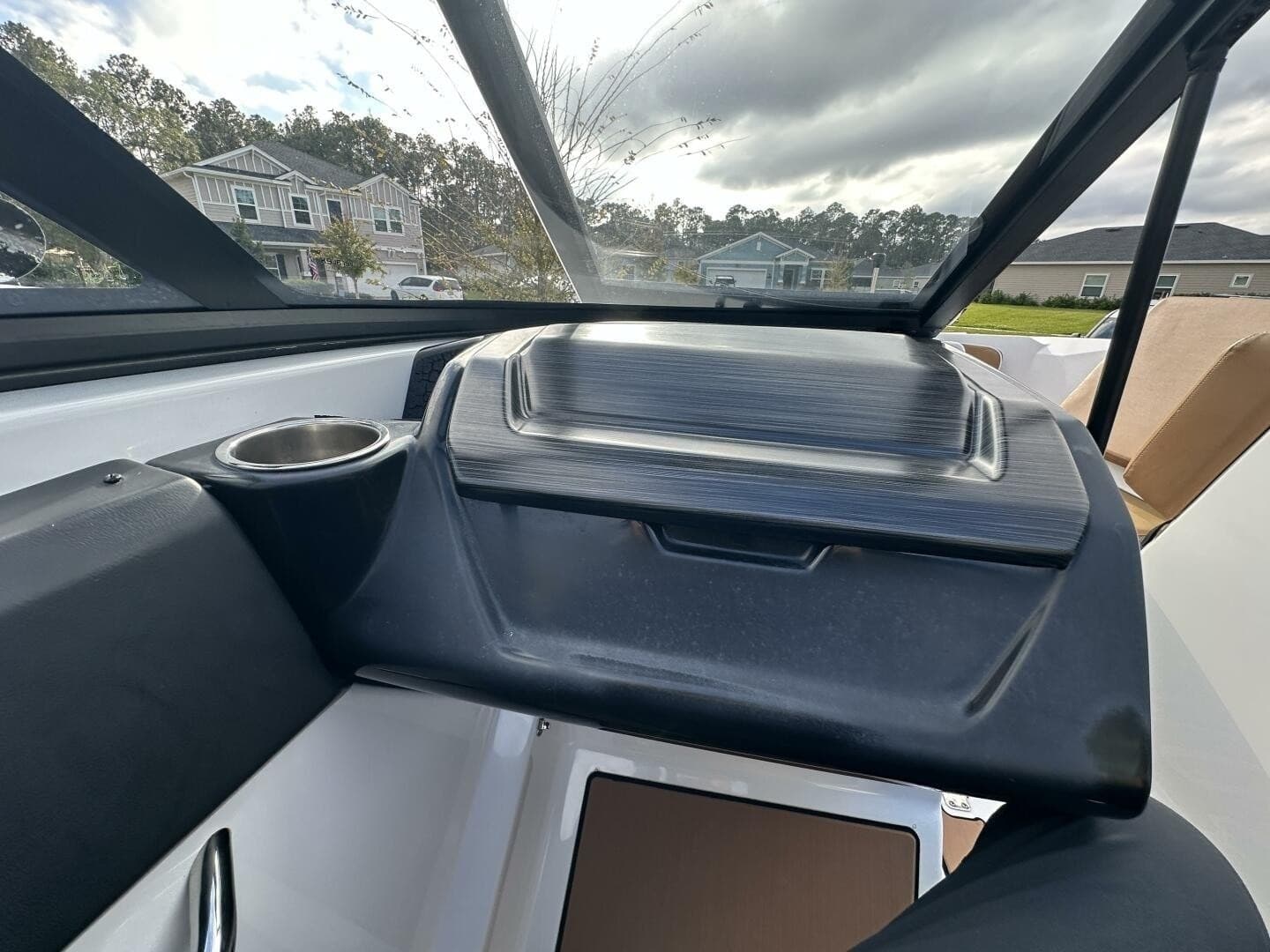 2021 Scarab 215