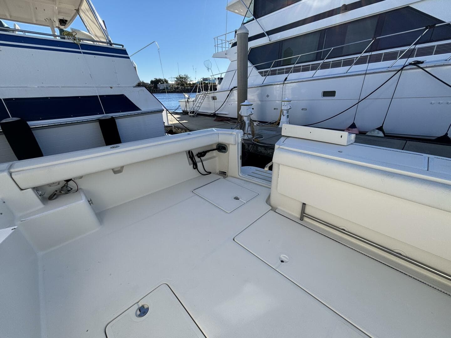 1993 Tiara Yachts 4300 Convertible