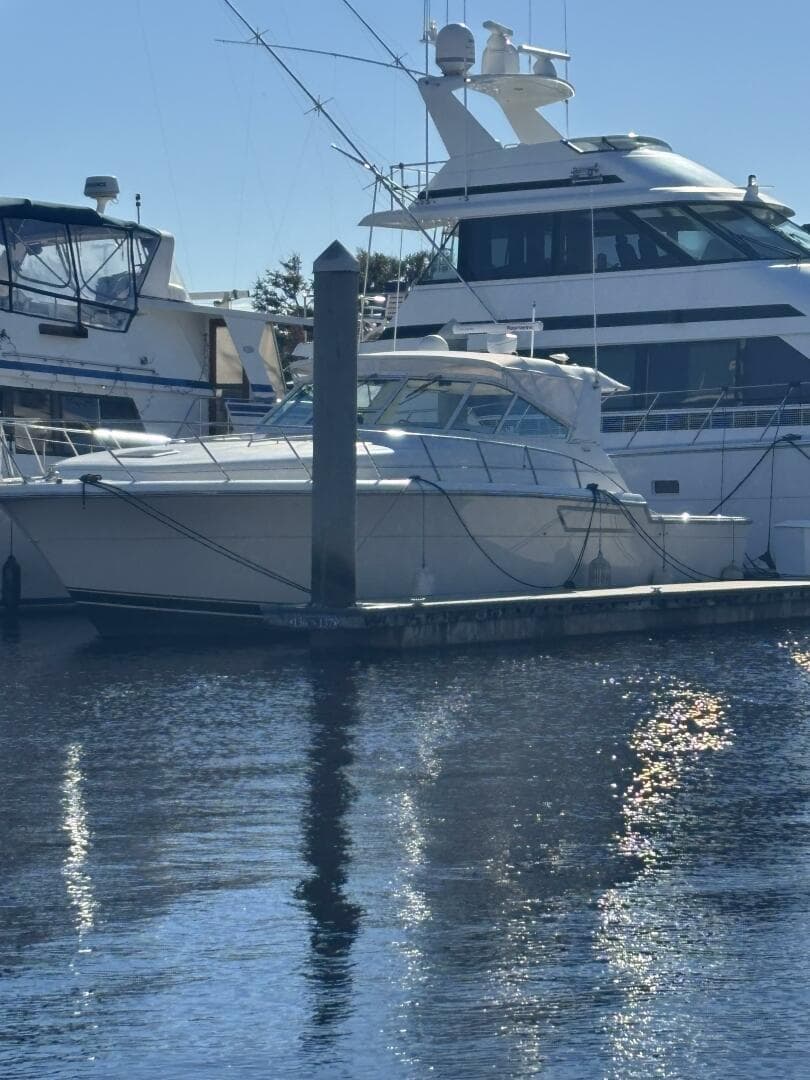 1993 Tiara Yachts 4300 Convertible