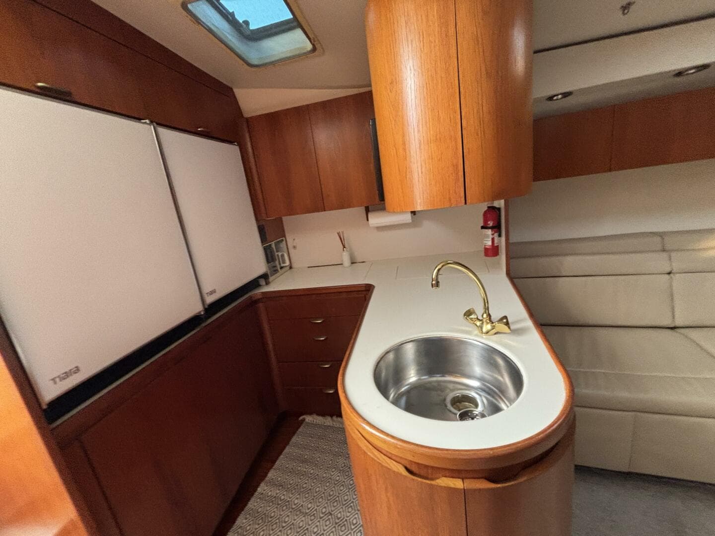 1993 Tiara Yachts 4300 Convertible