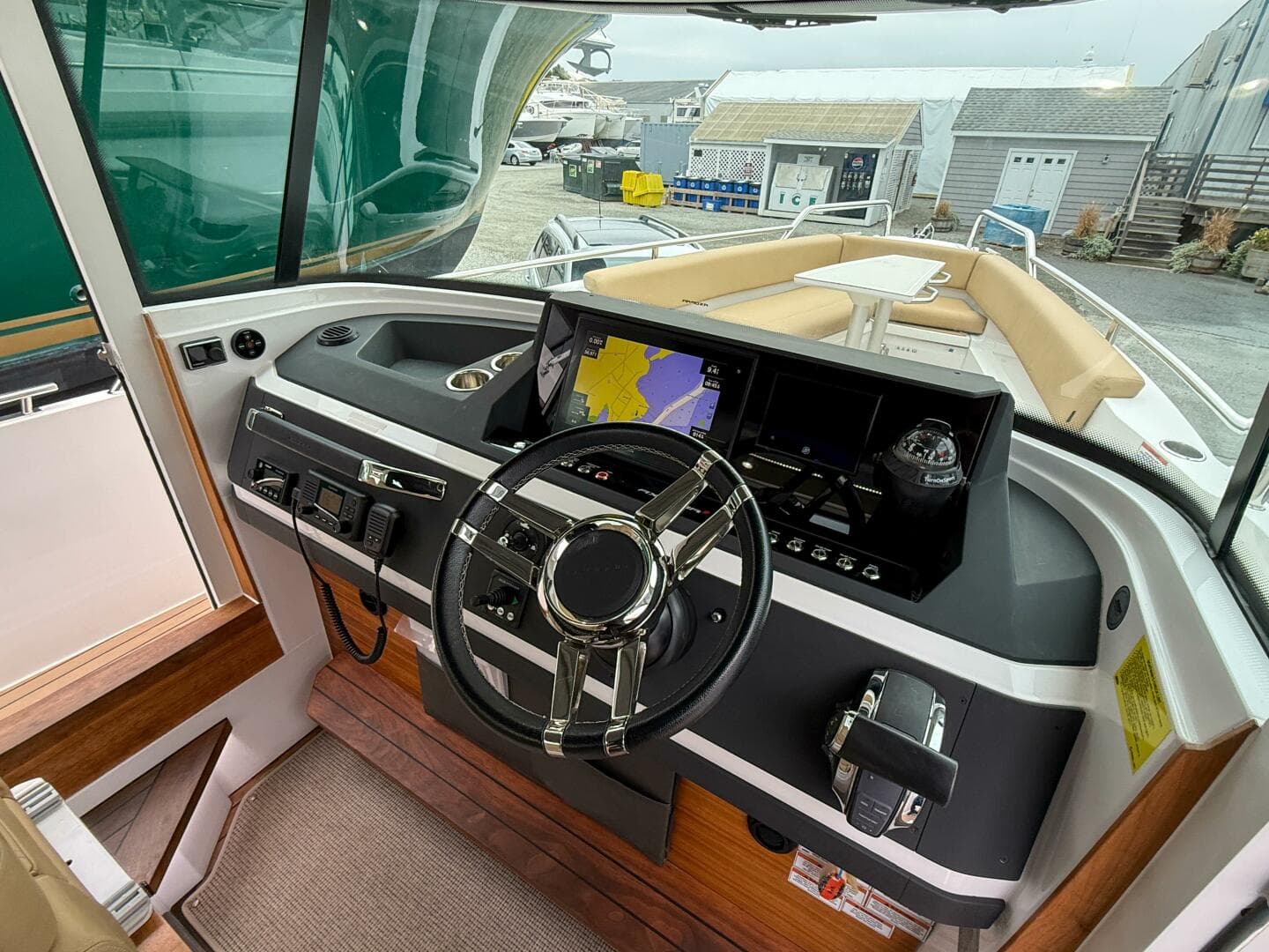 2020 Axopar 28 Cabin w/Wet Bar