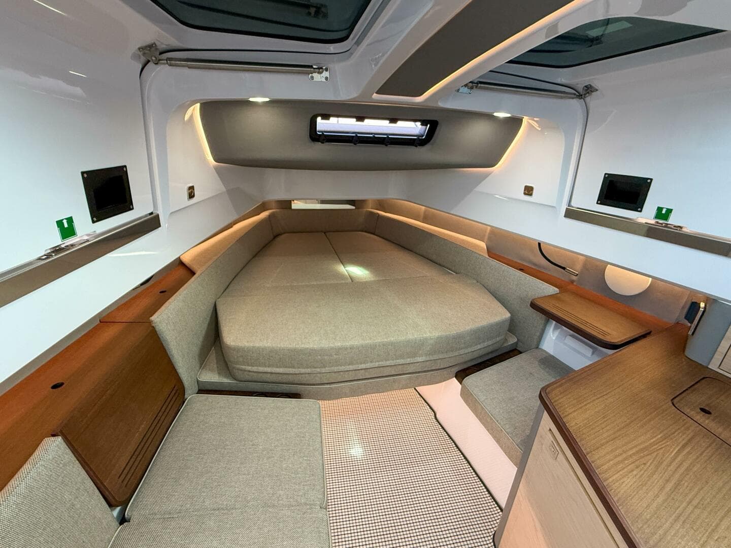 2024 Axopar 45 XC Cross Cabin