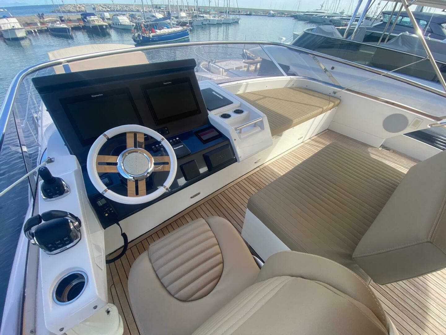 2016 Azimut 77S