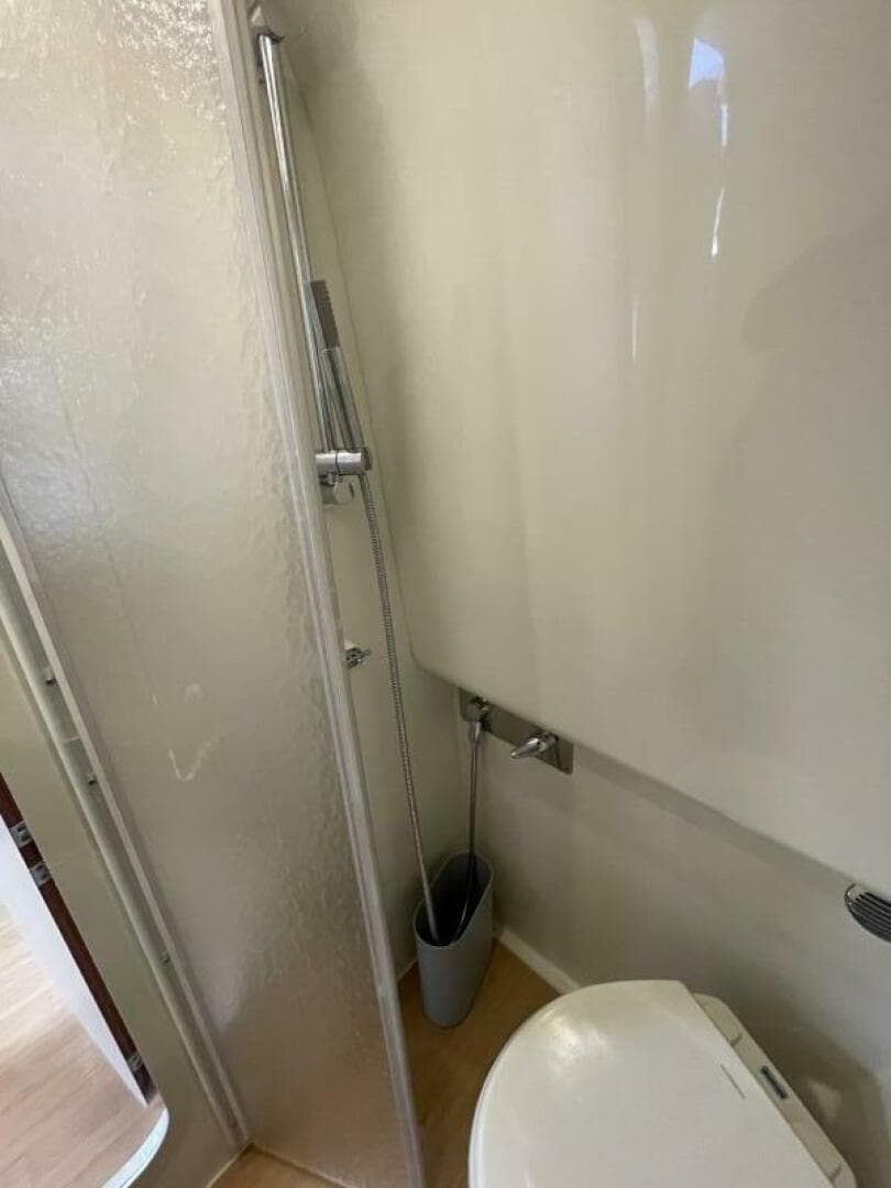 2011 Formula 34PC head shower