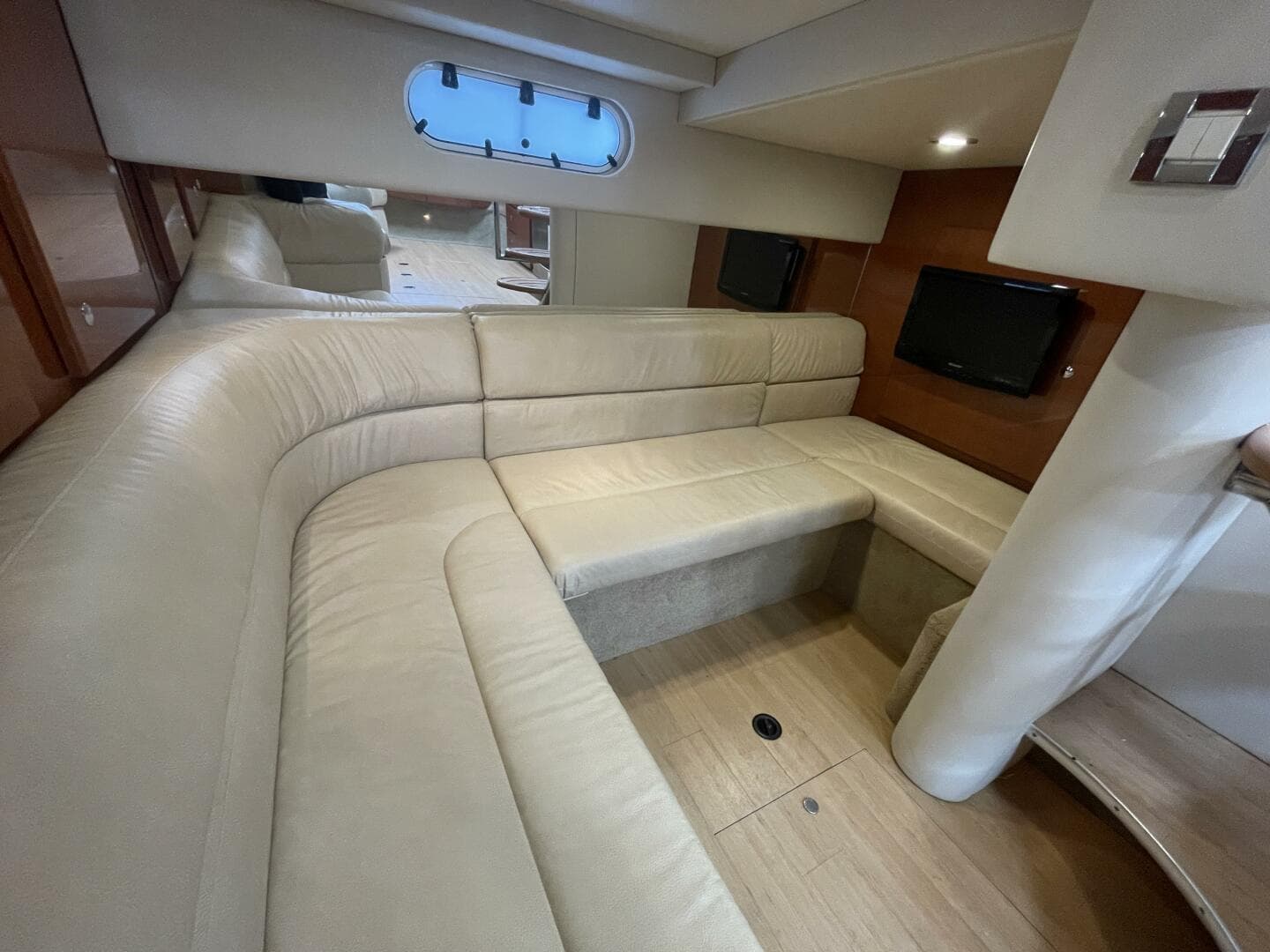 2011 Formula 34PC settee