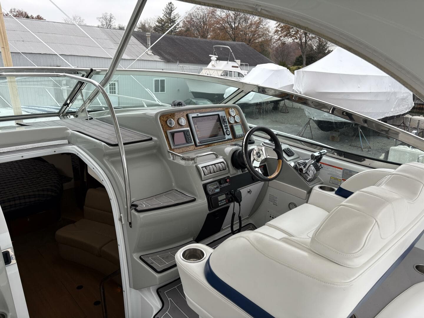 2011 Formula 34PC helmdeck