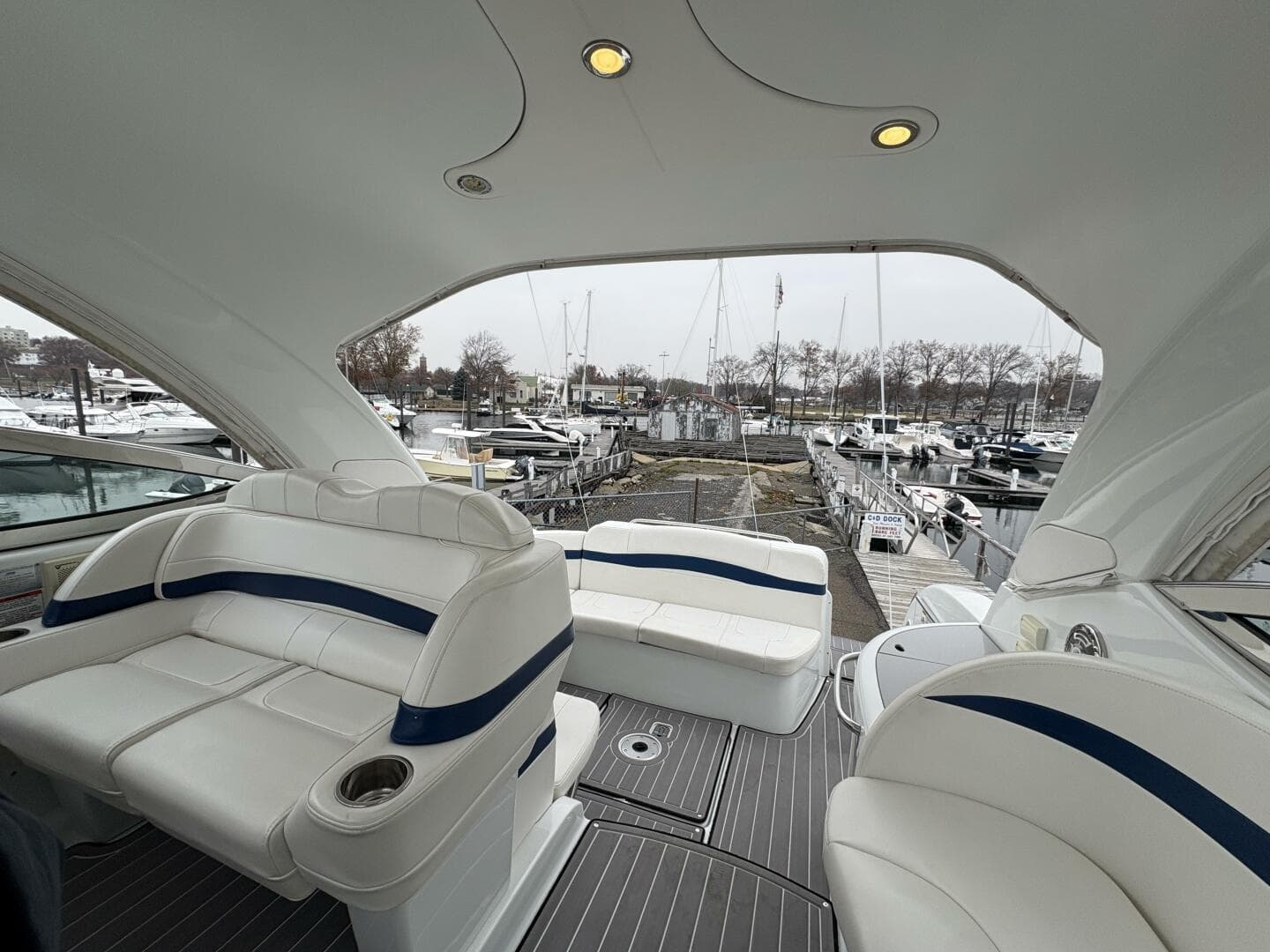 2011 Formula 34PC cabin seating