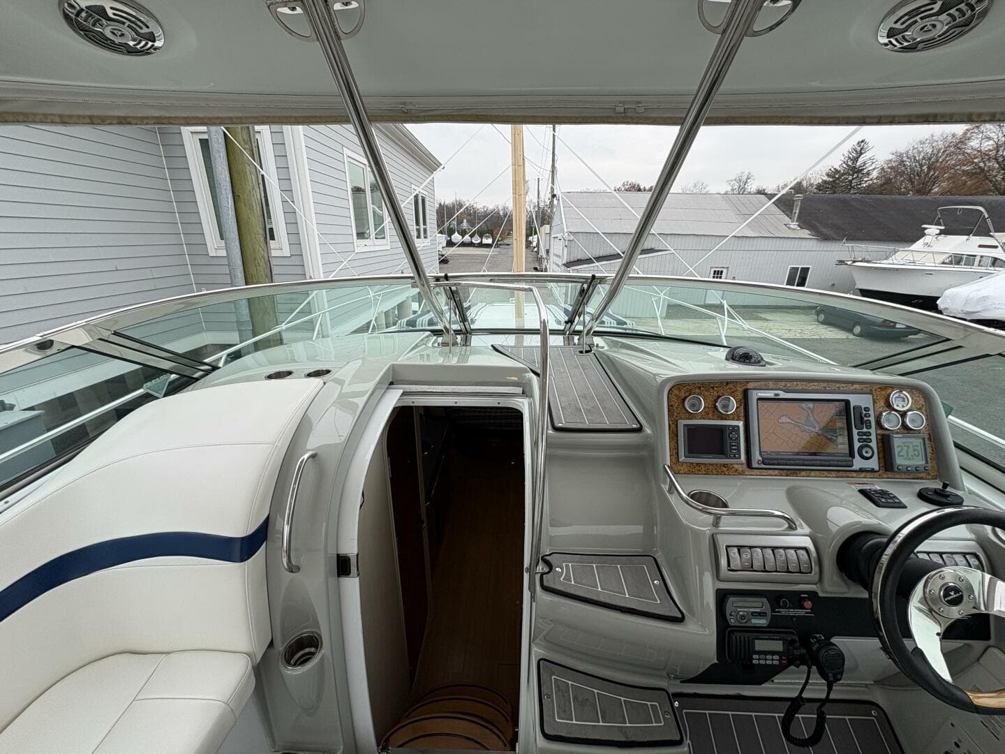 2011 Formula 34PC companionway