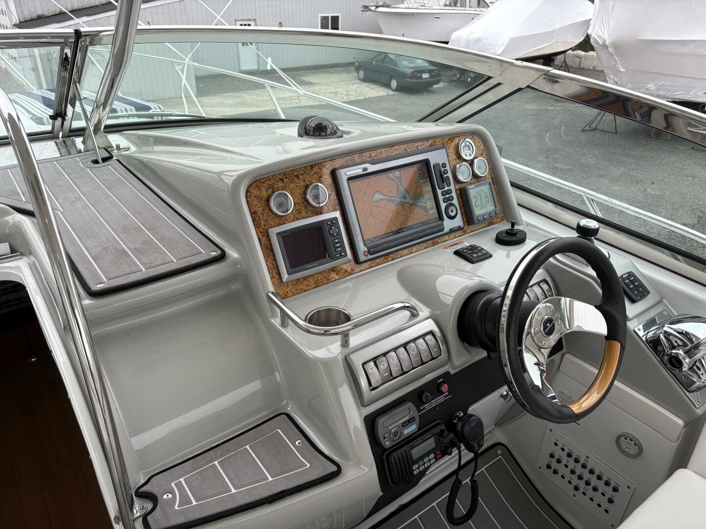 2011 Formula 34PC helm