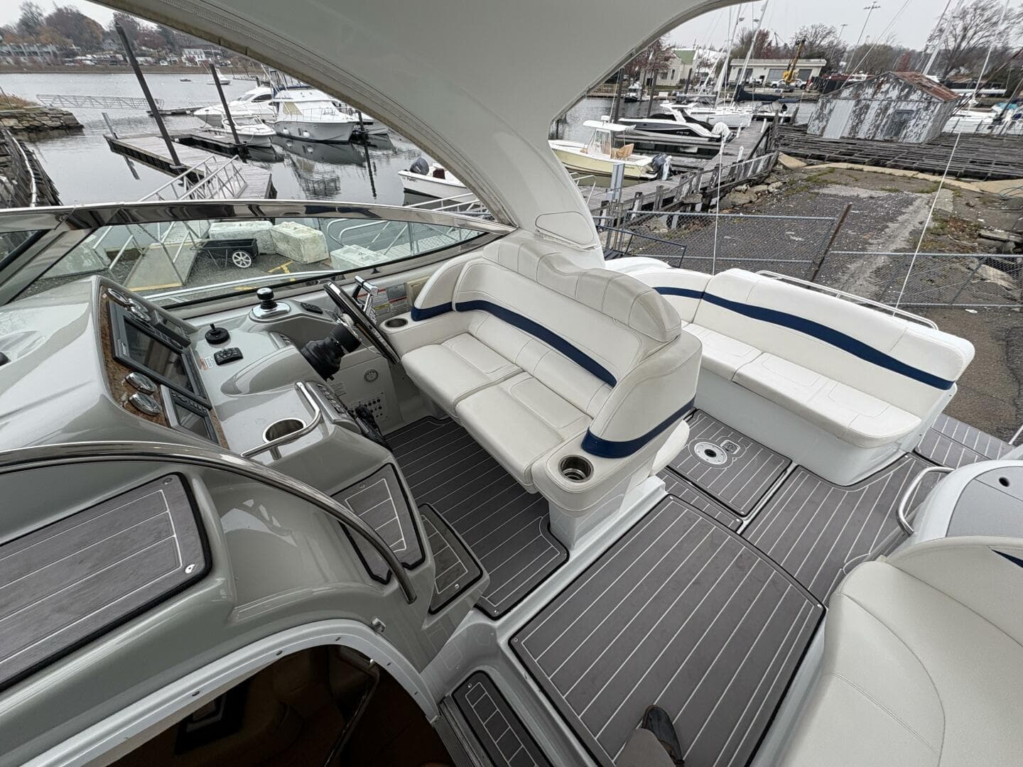 2011 Formula 34PC helm