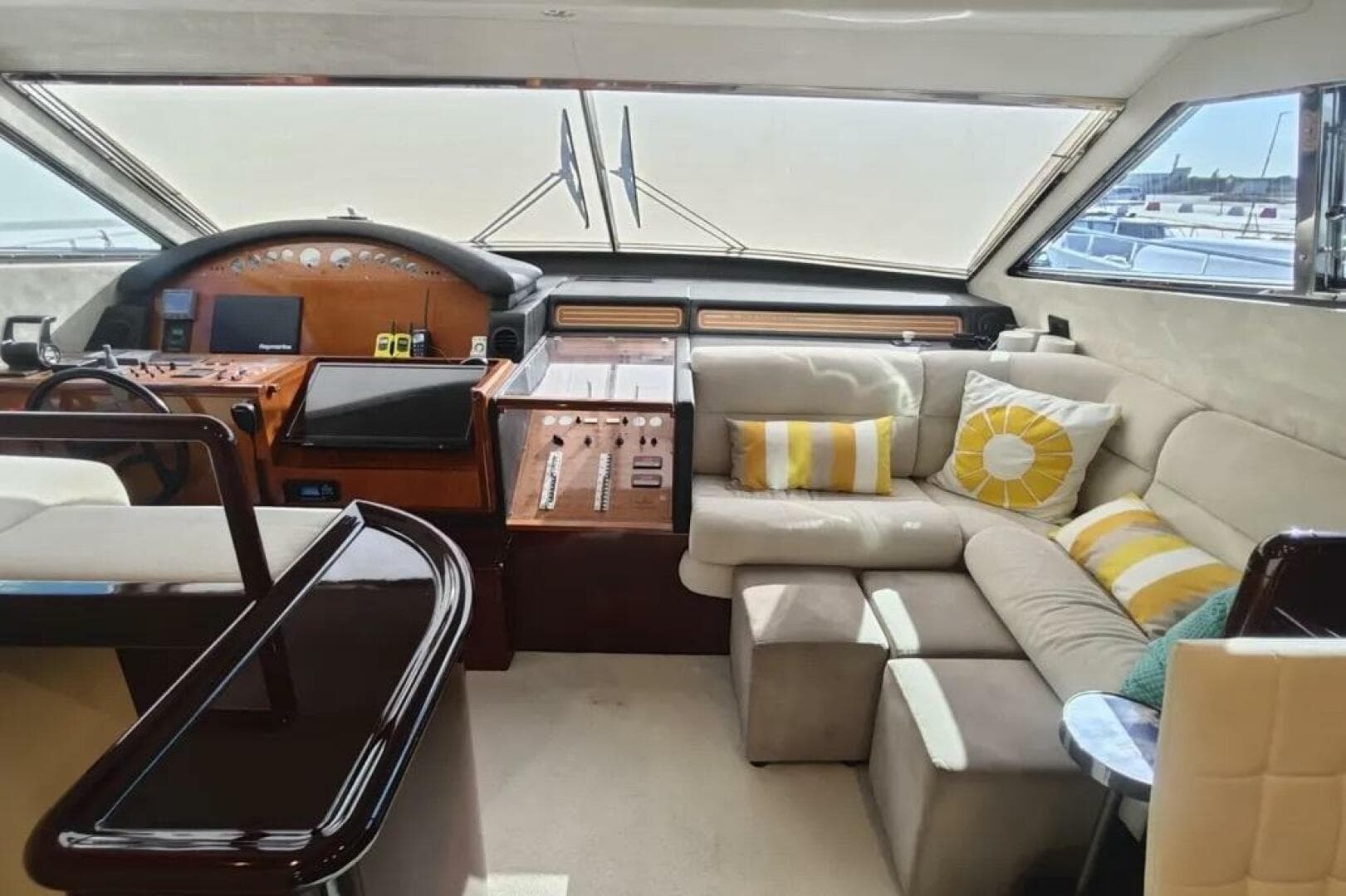 2002 Ferretti Yachts 720