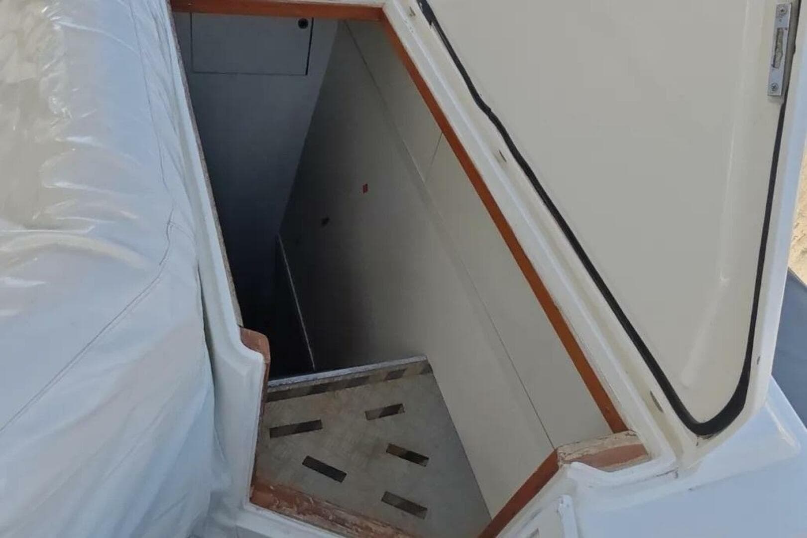 2002 Ferretti Yachts 720