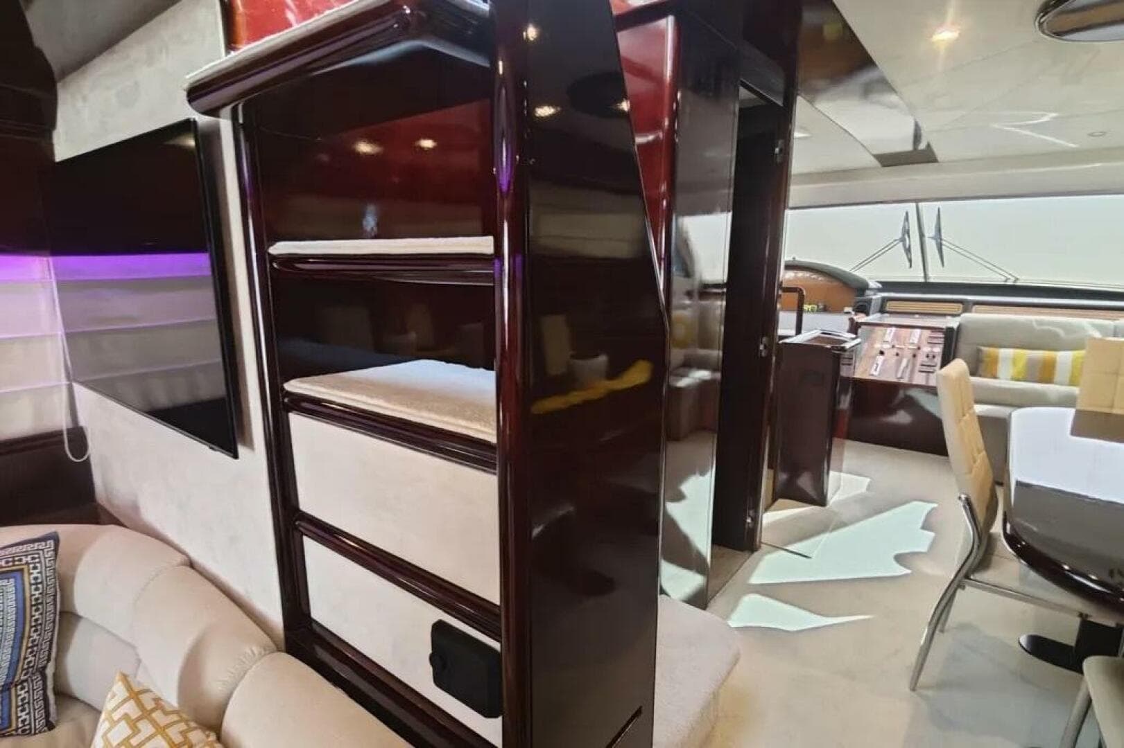 2002 Ferretti Yachts 720