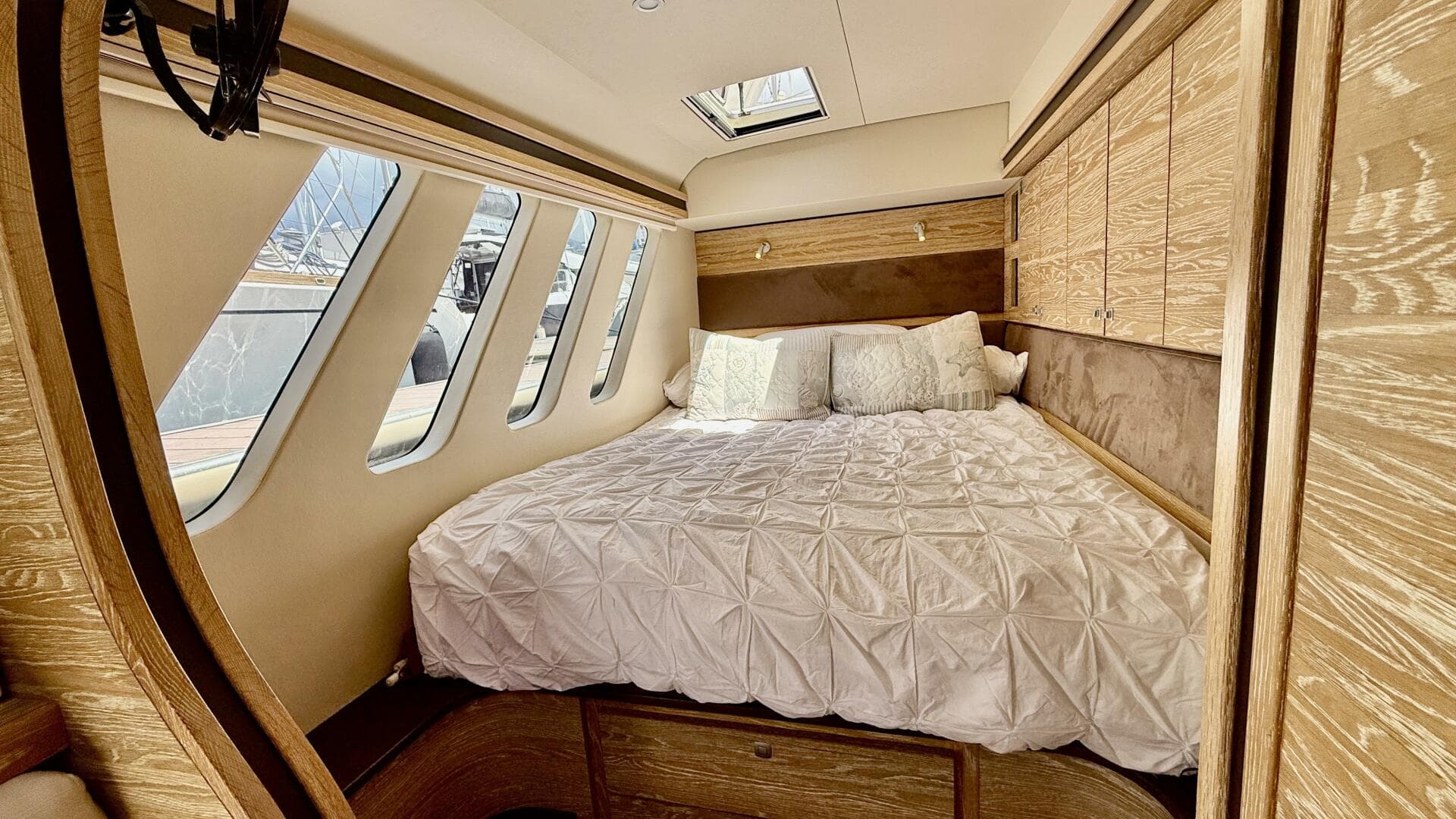 2017 Xquisite Yachts X5