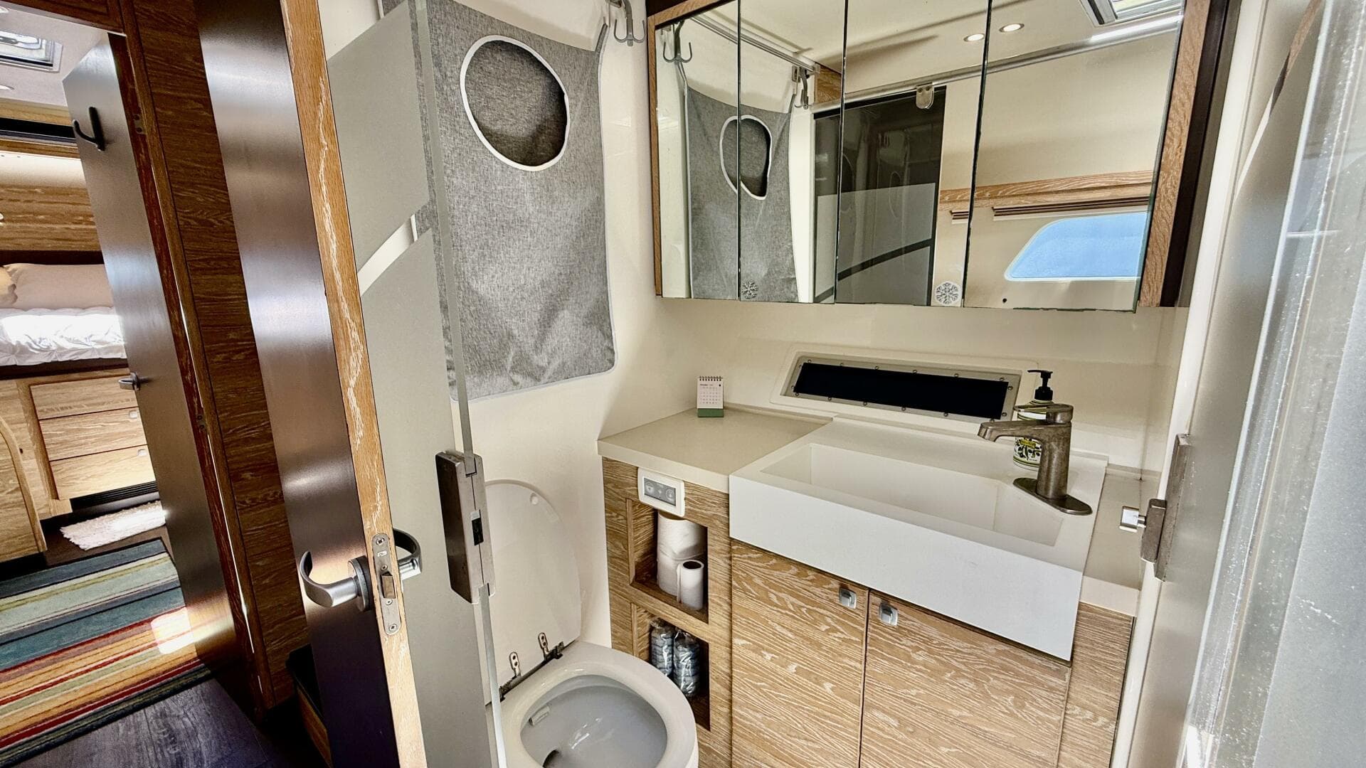 2017 Xquisite Yachts X5