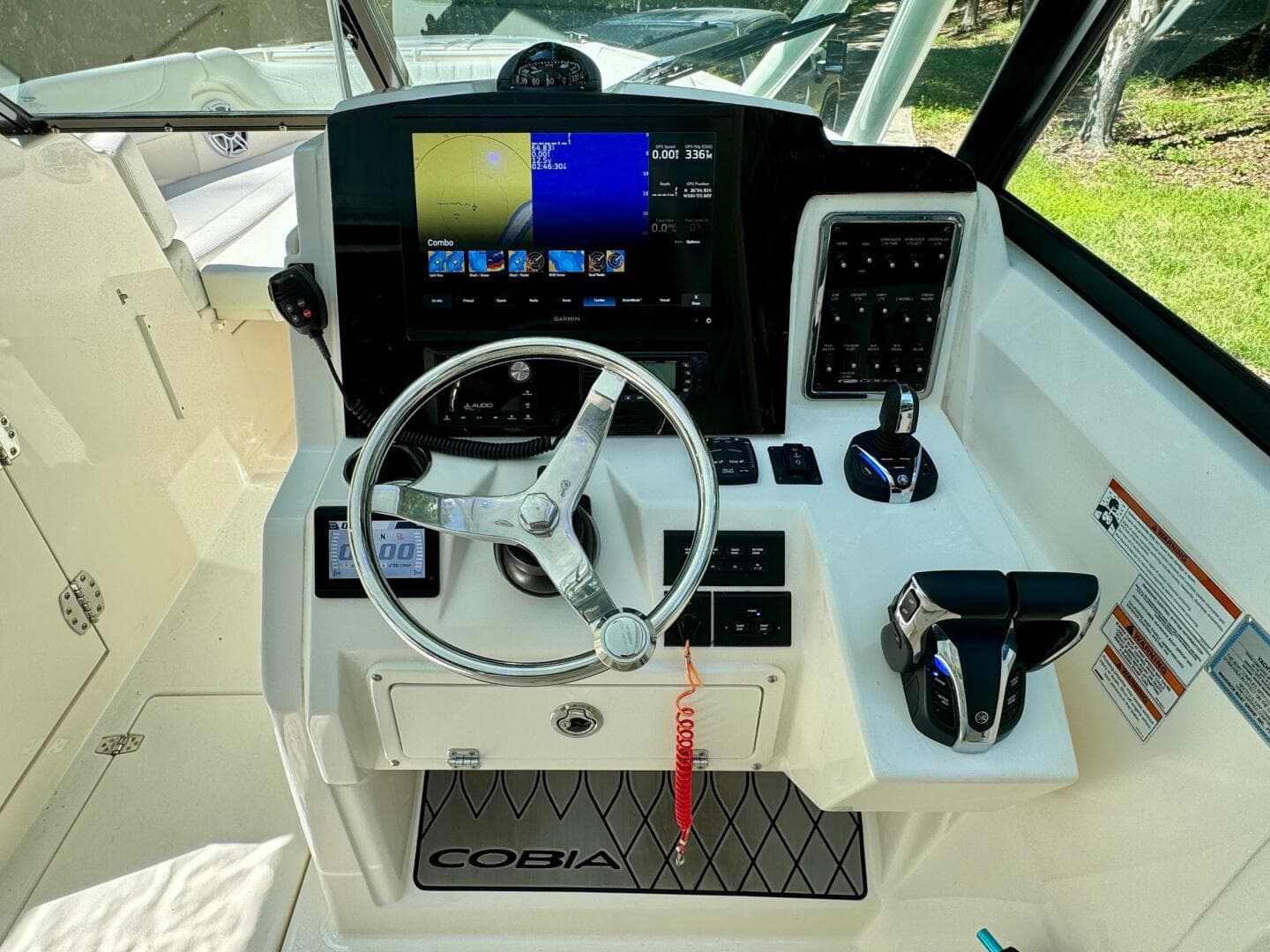 2022 Cobia 280 DC