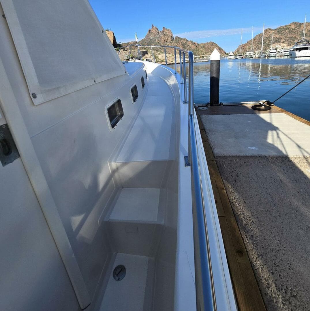 1989 Offshore Yachts 48 Sedan