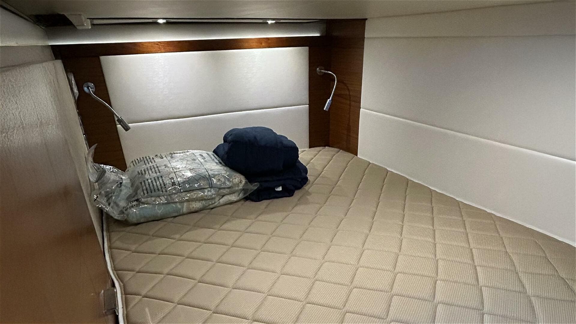 2017 Tiara Yachts C39 Coupe