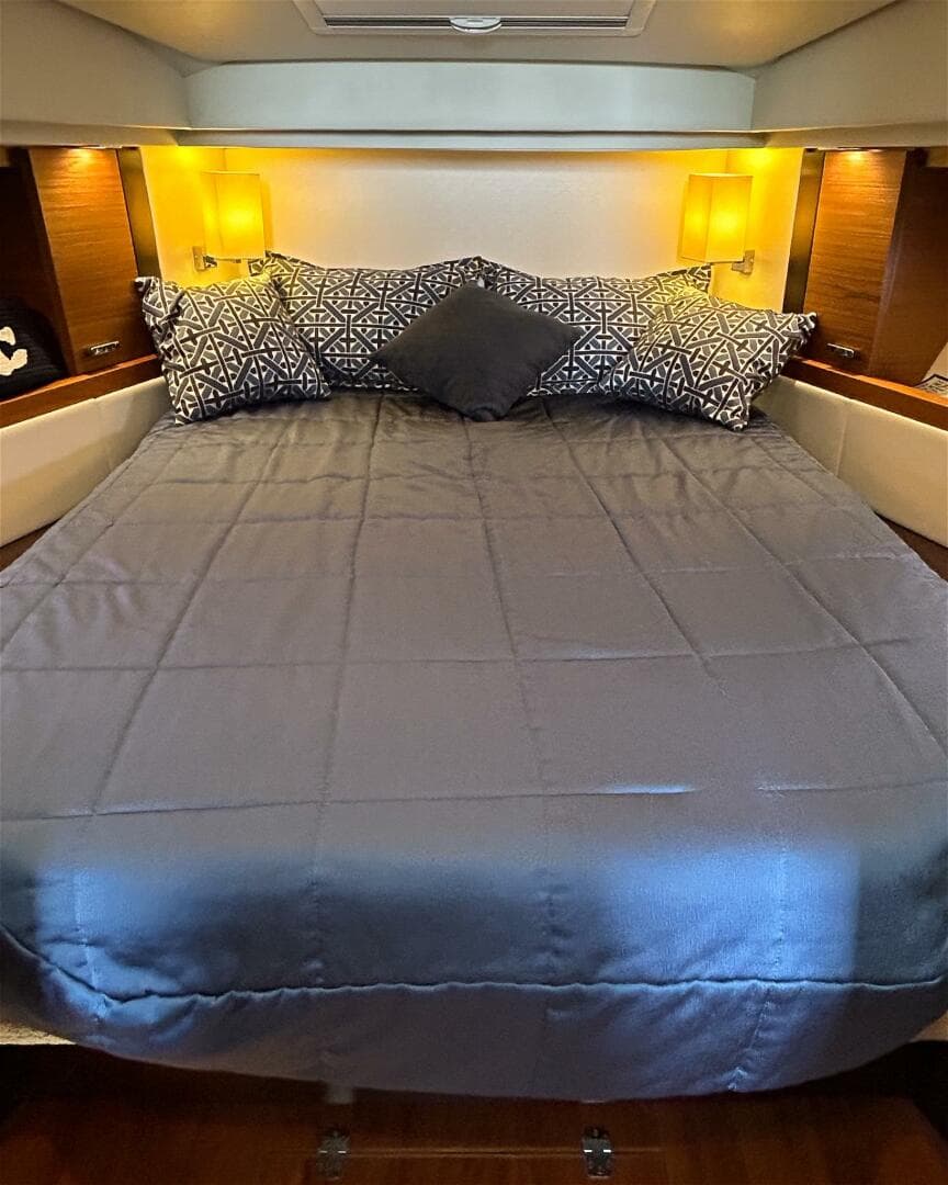 2017 Tiara Yachts C39 Coupe