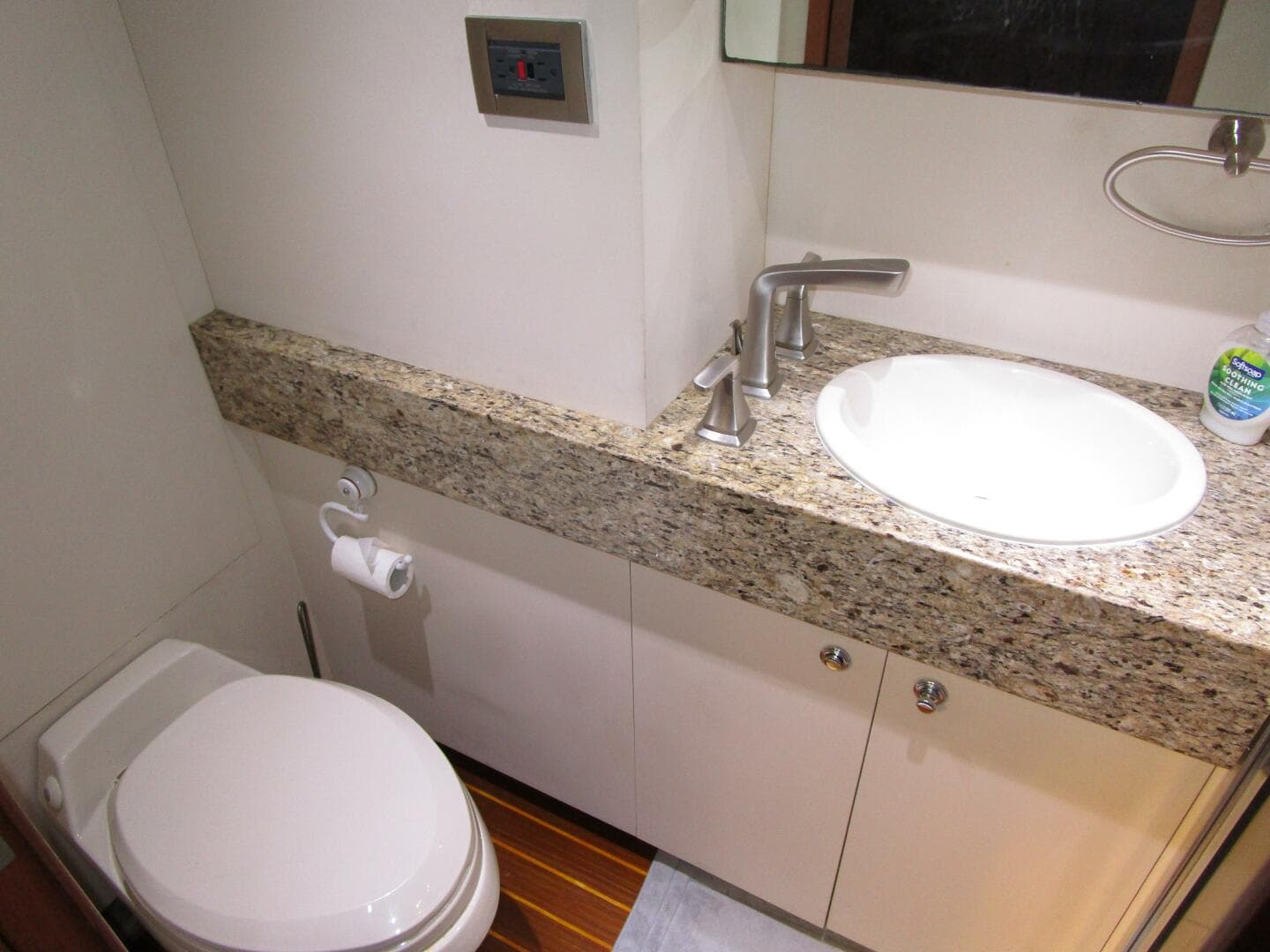 Starboard Cabin Head