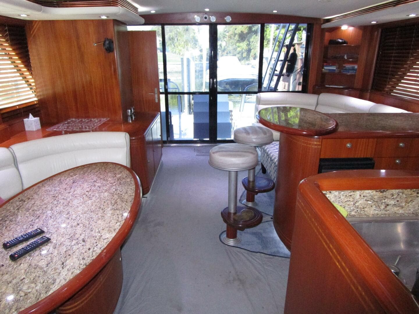 Salon Looking Aft