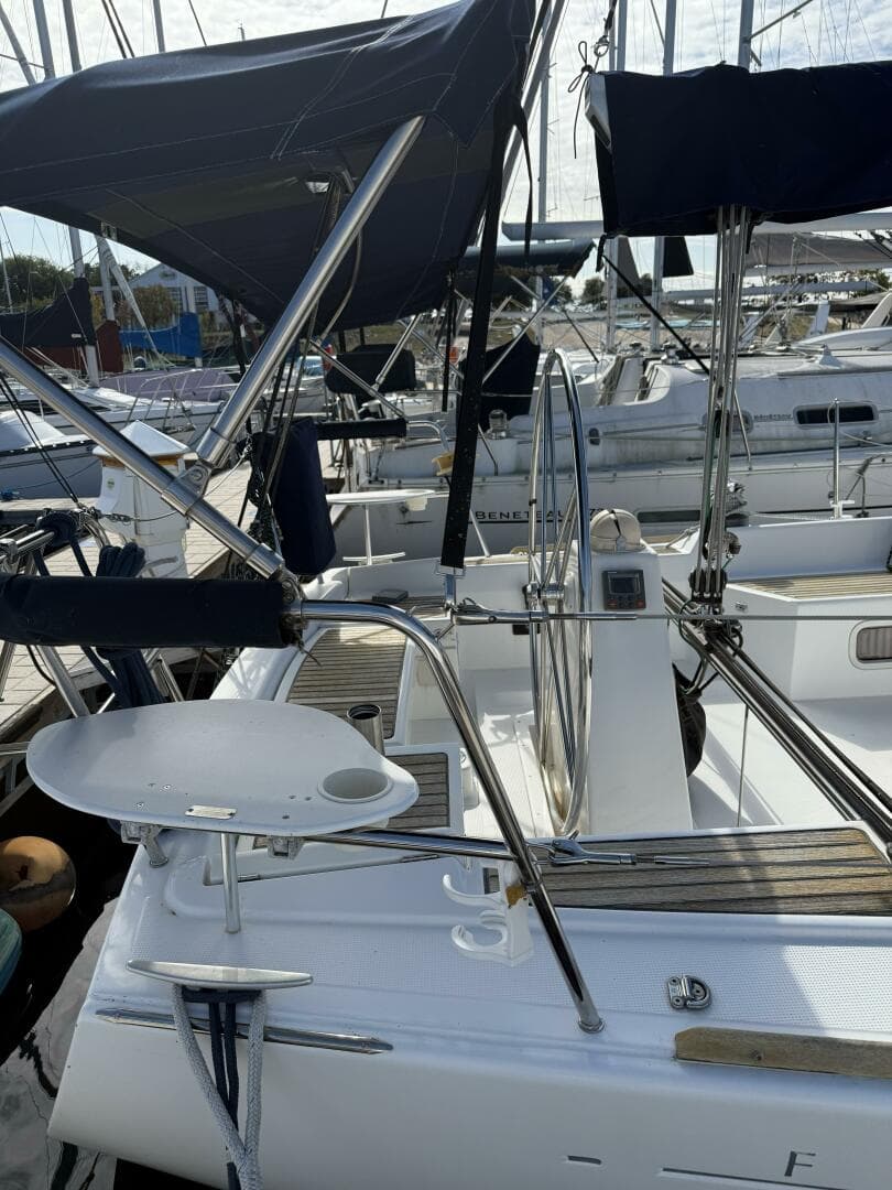 Starboard Side Cockpit without canvas