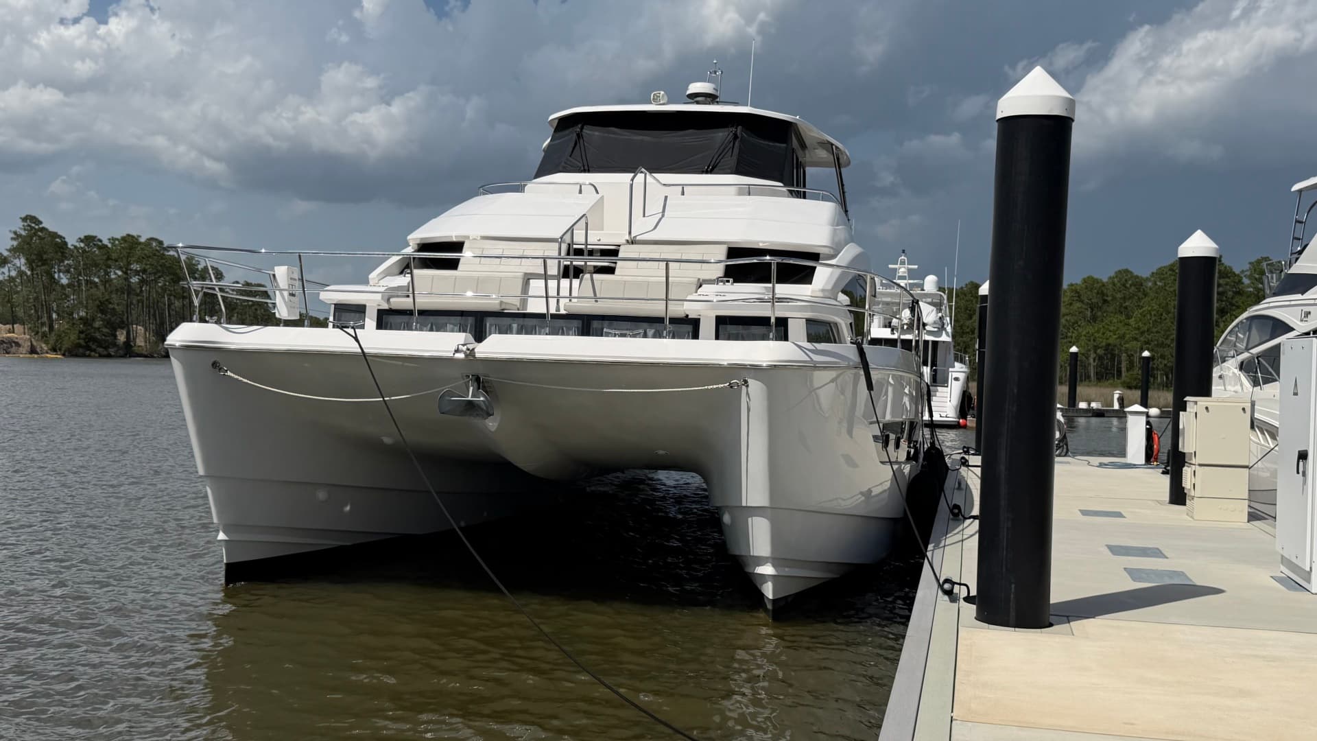2025 Aquila 54 ENCLOSED BRIDGE