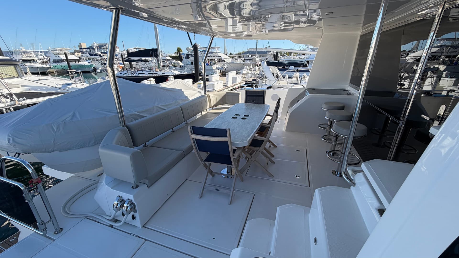 2025 Aquila 54 ENCLOSED BRIDGE