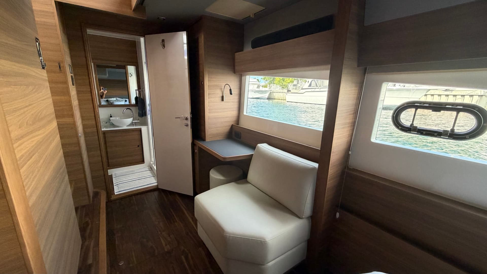 2025 Aquila 54 ENCLOSED BRIDGE