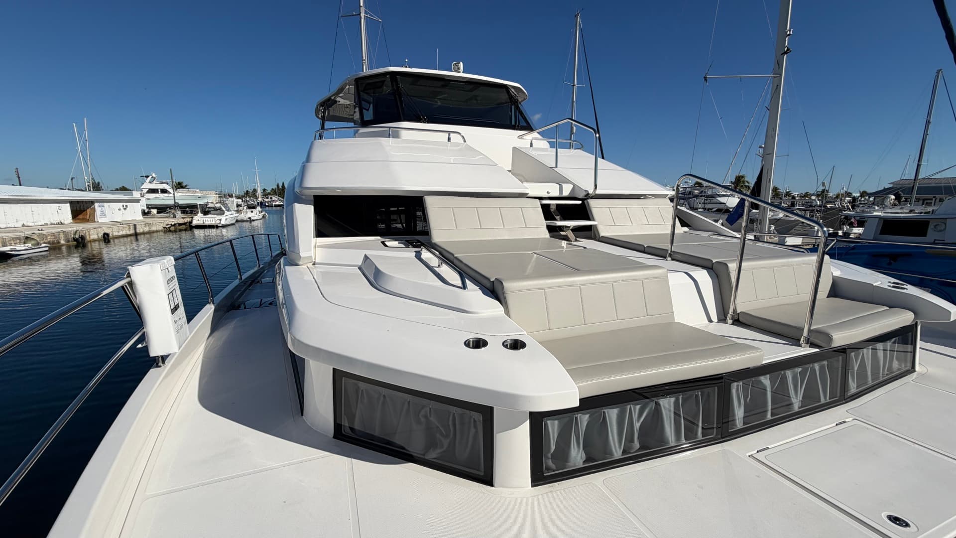 2025 Aquila 54 ENCLOSED BRIDGE