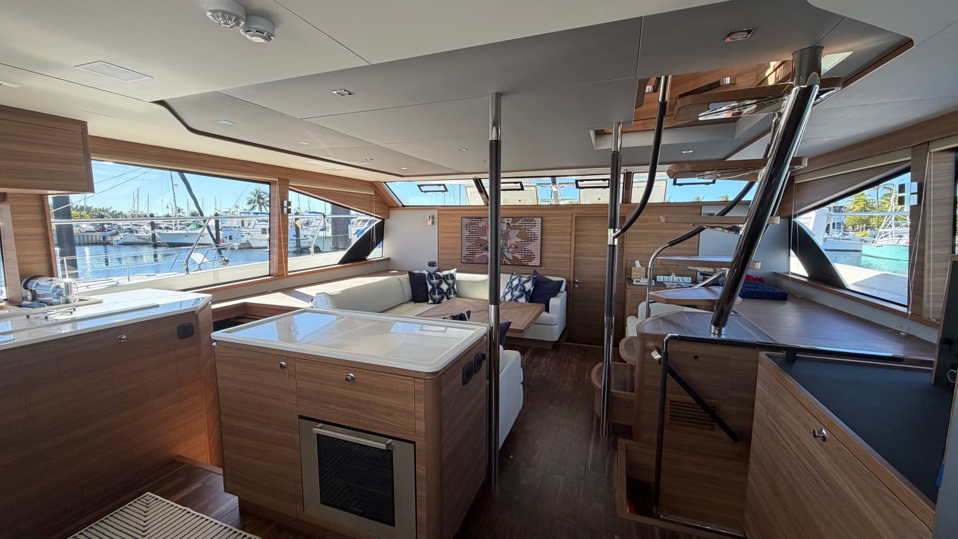2025 Aquila 54 ENCLOSED BRIDGE