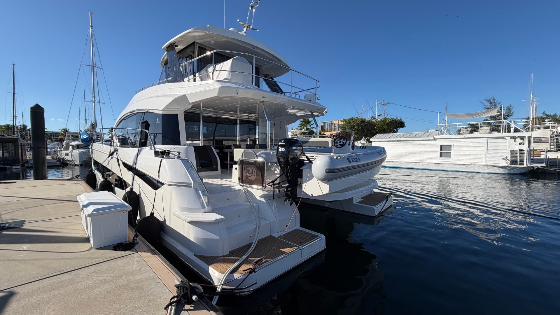 2025 Aquila 54 ENCLOSED BRIDGE