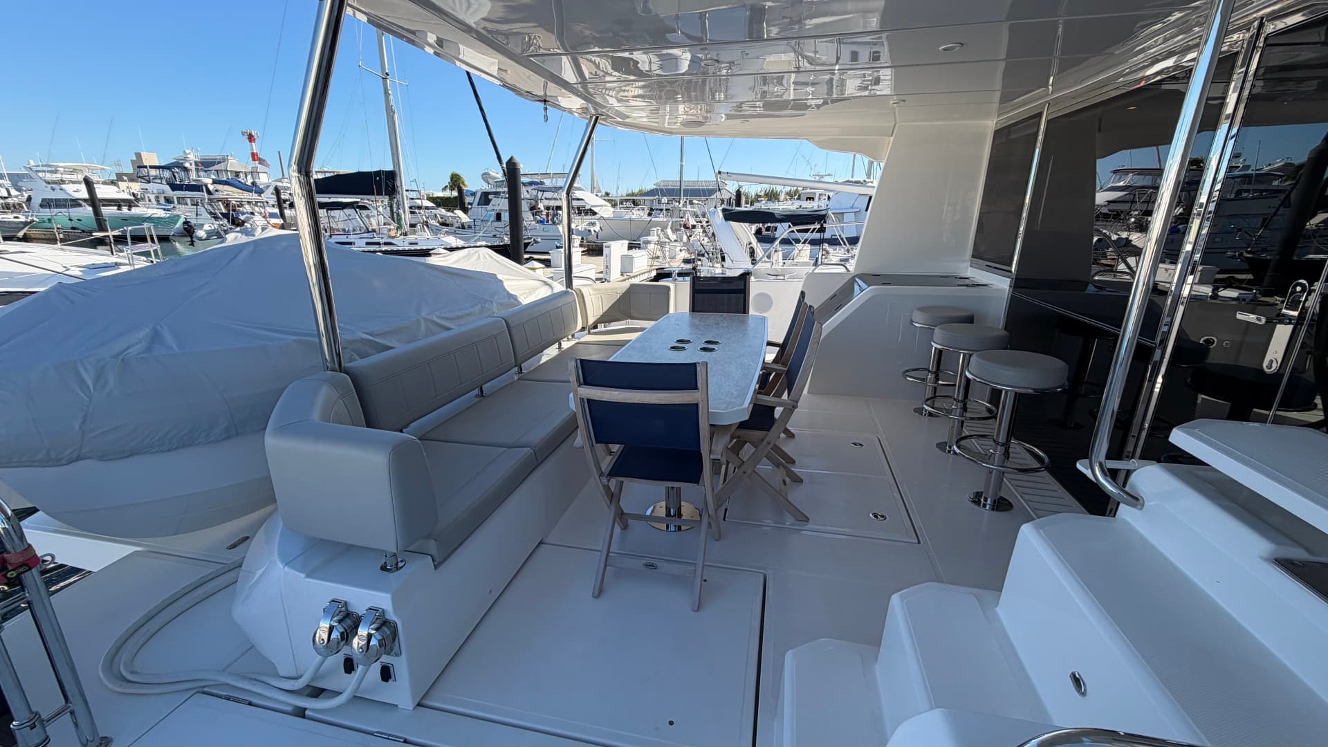 2025 Aquila 54 ENCLOSED BRIDGE