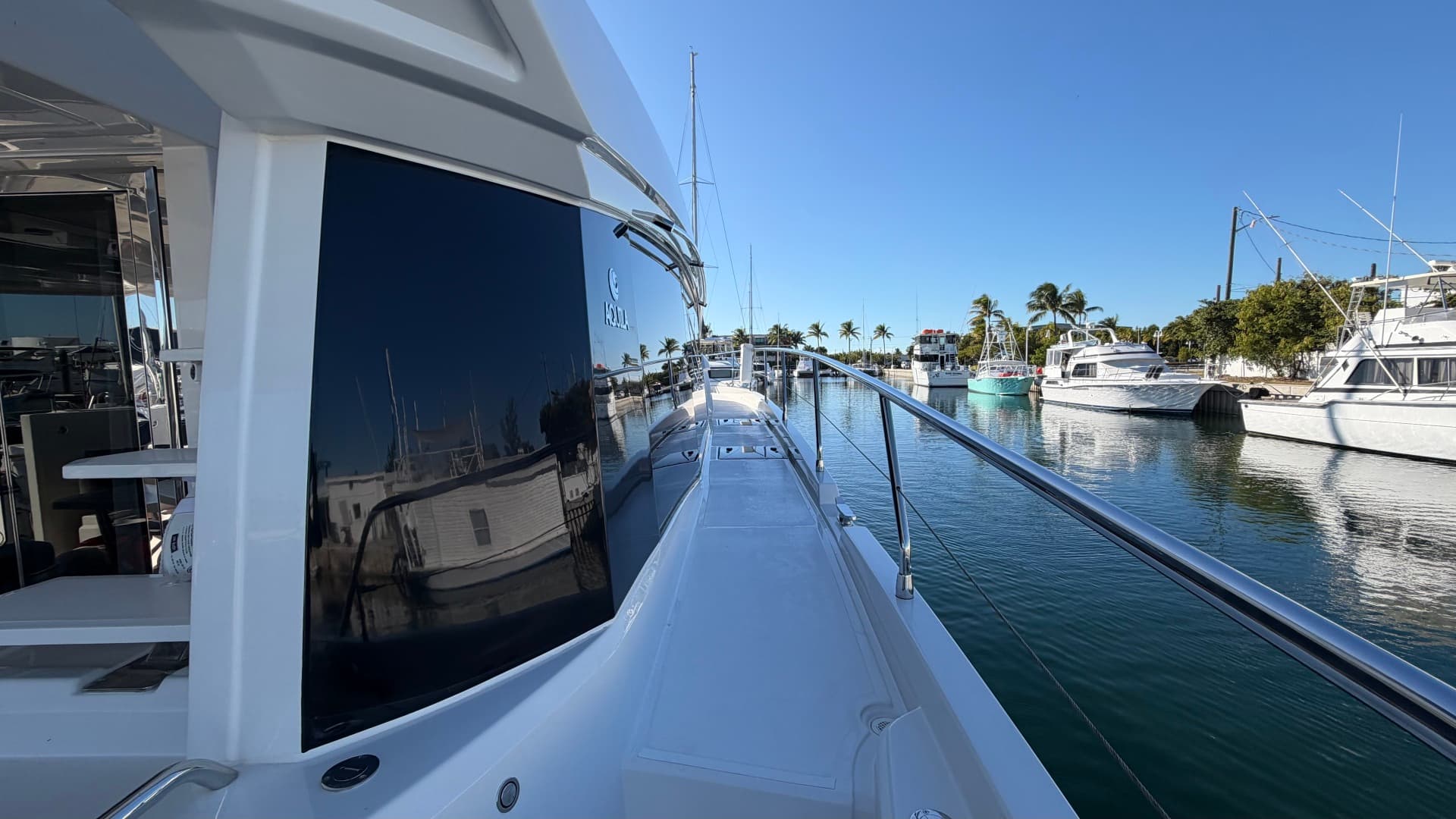 2025 Aquila 54 ENCLOSED BRIDGE