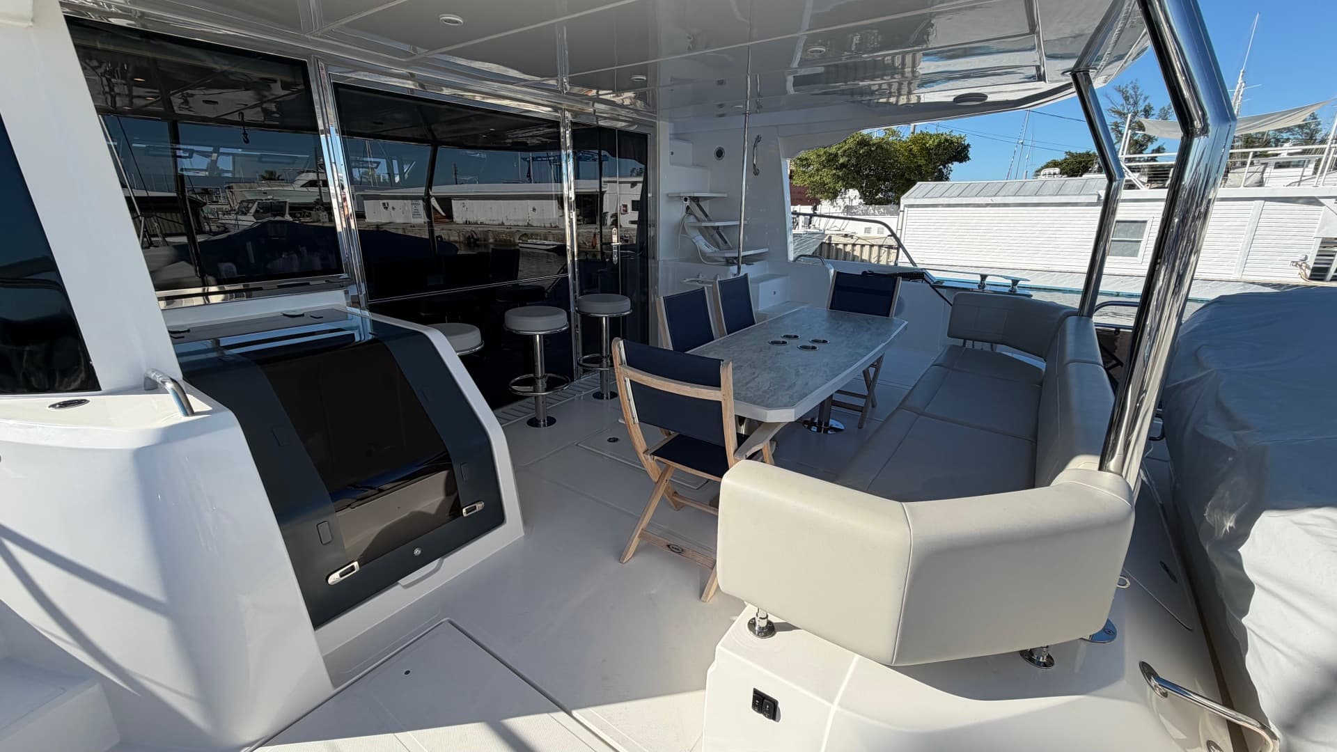 2025 Aquila 54 ENCLOSED BRIDGE