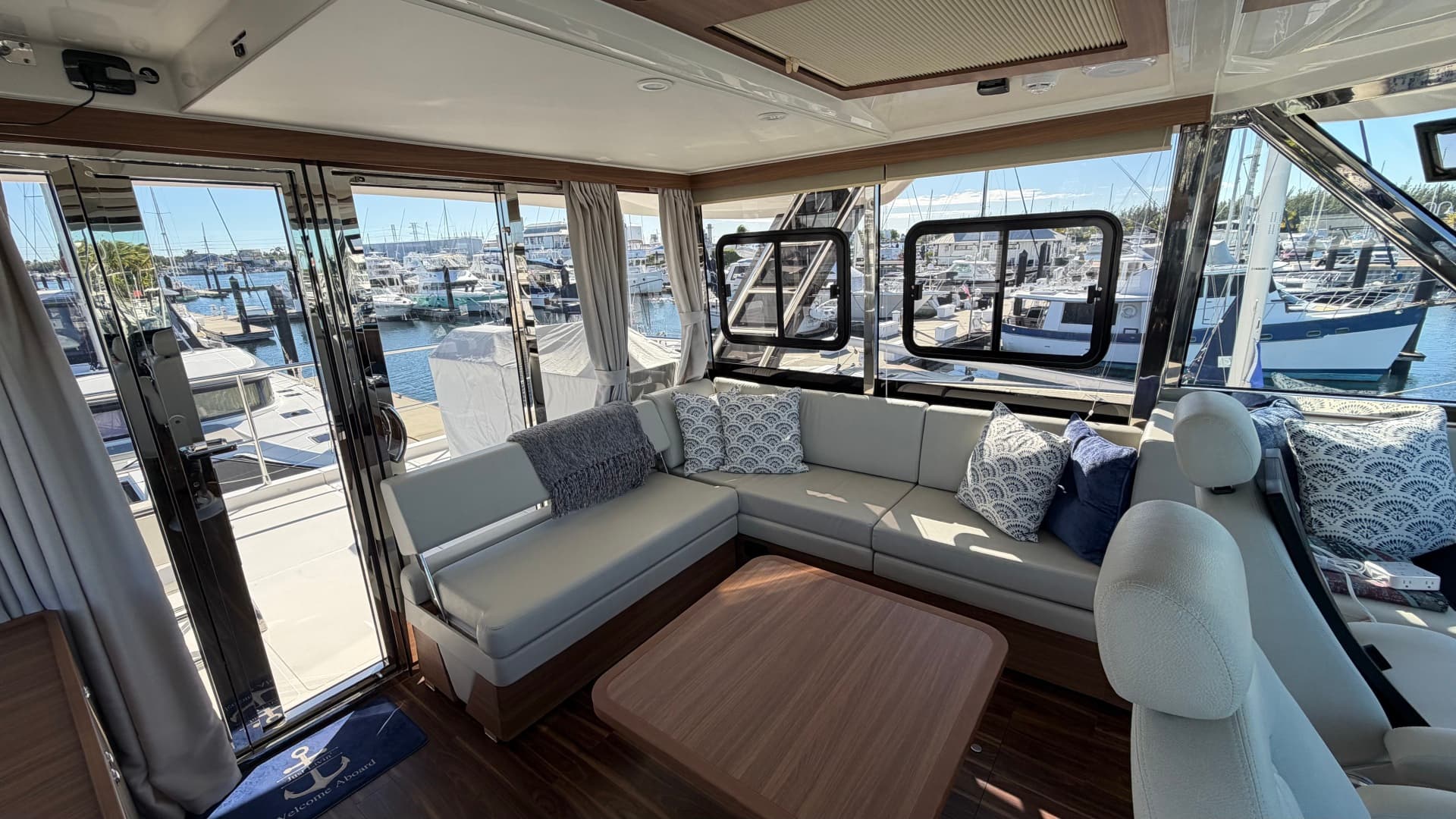 2025 Aquila 54 ENCLOSED BRIDGE