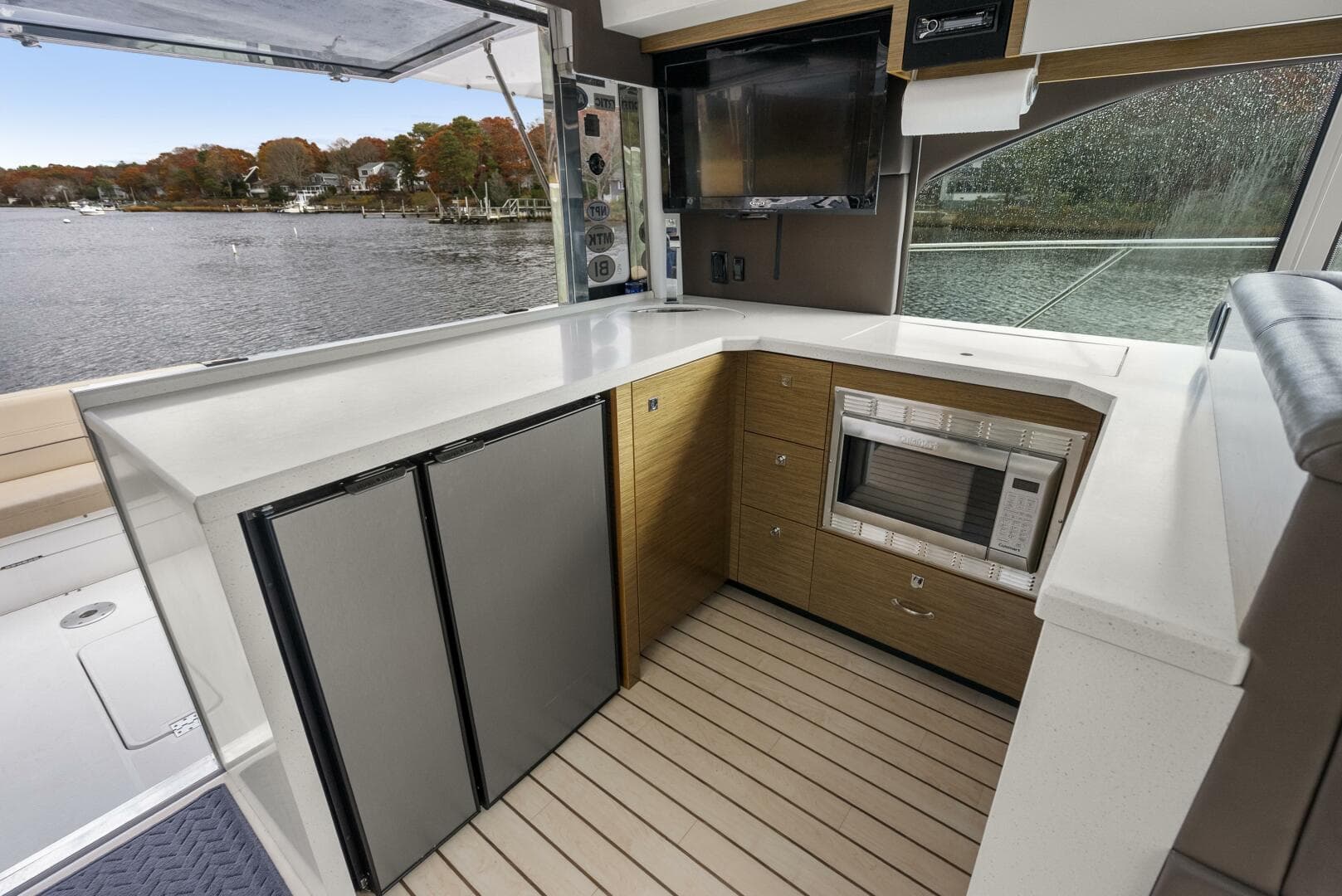 2014 Cruisers Yachts 