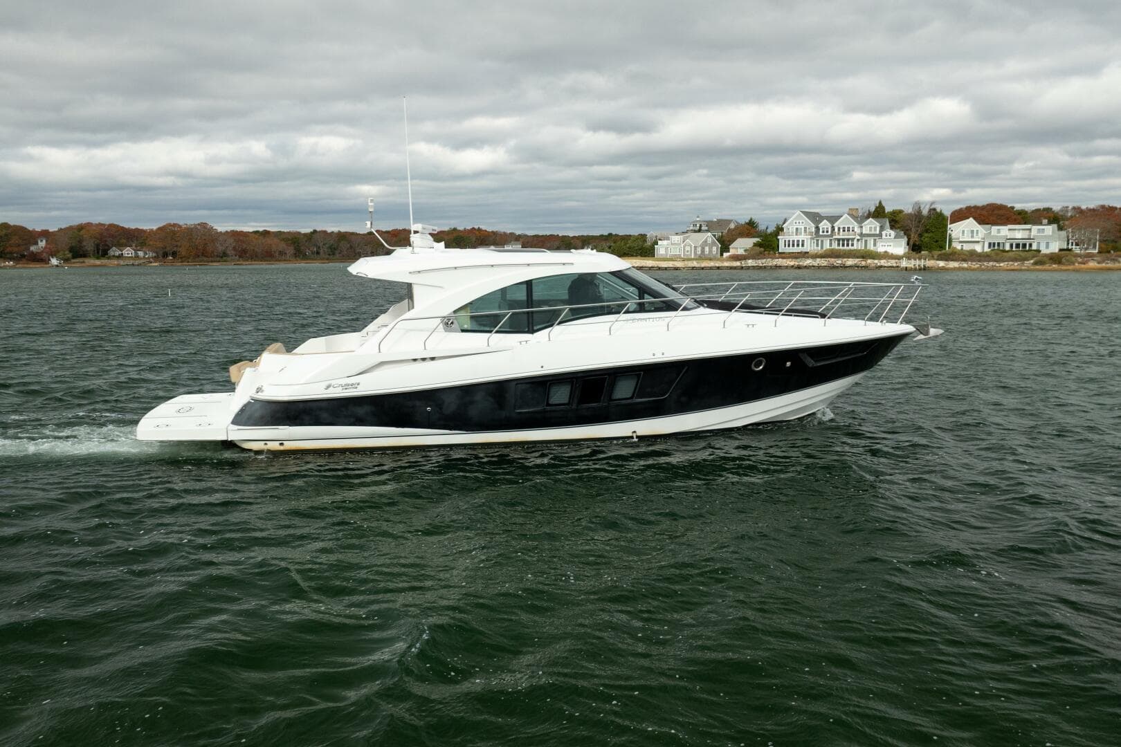 2014 Cruisers Yachts 