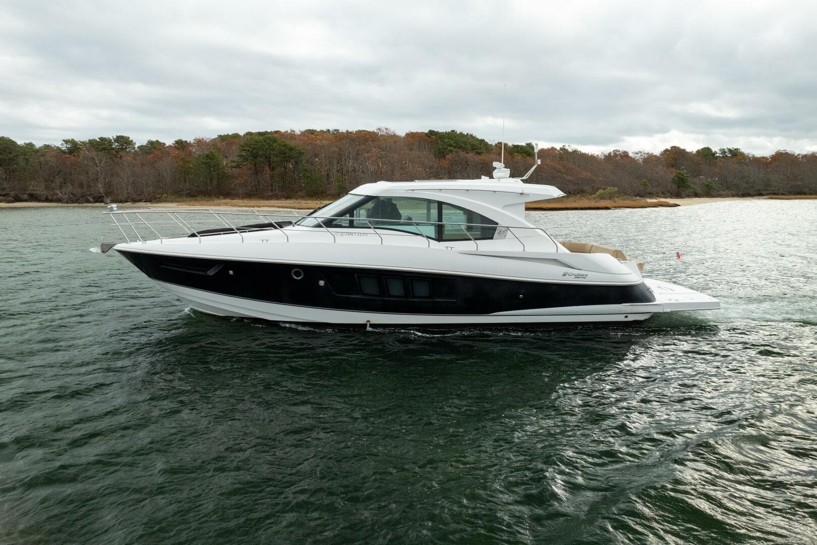 2014 Cruisers Yachts 