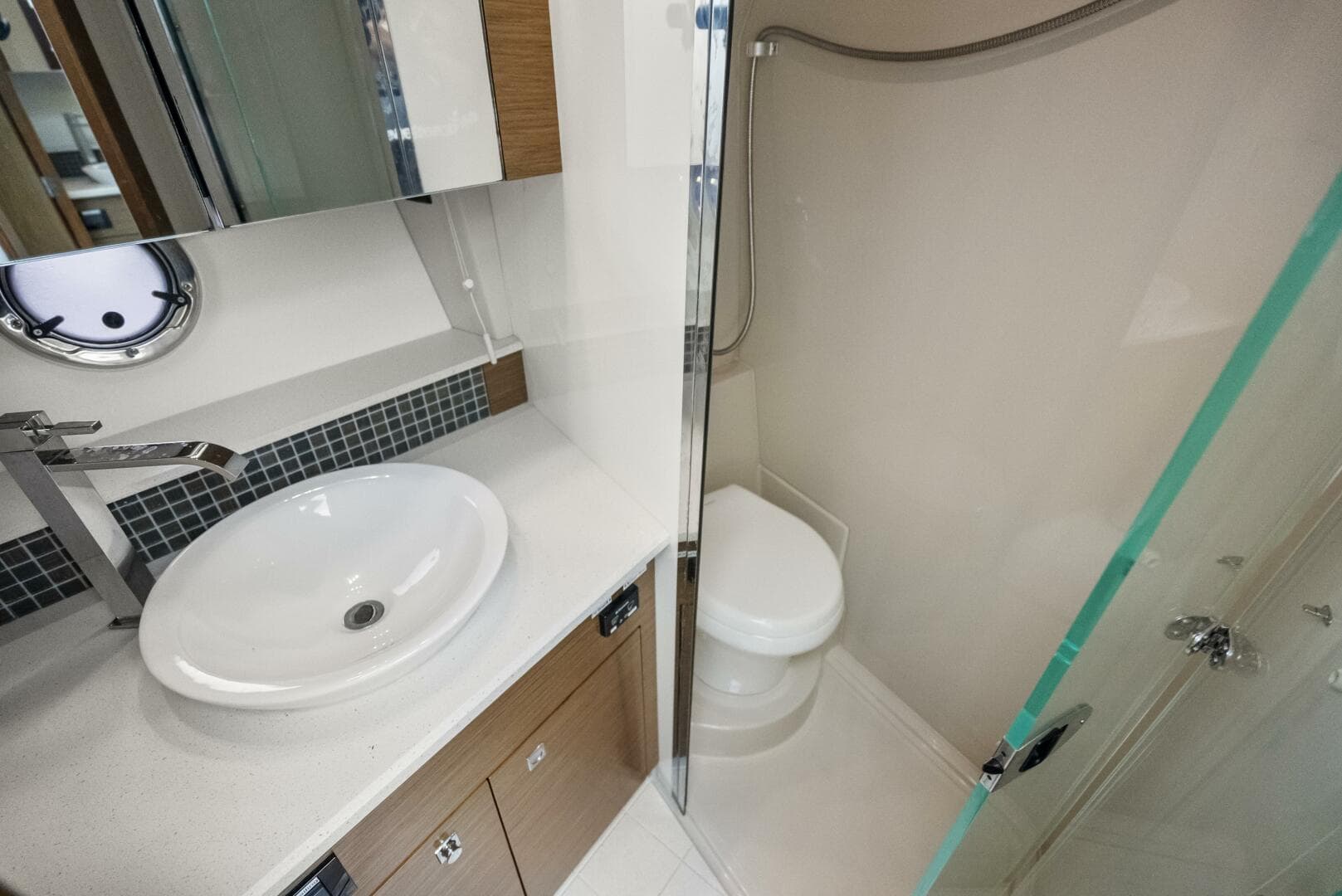 2014 Cruisers Yachts 