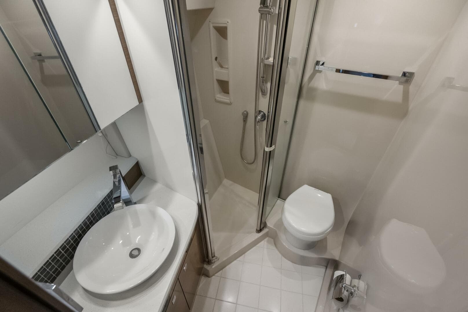 2014 Cruisers Yachts 