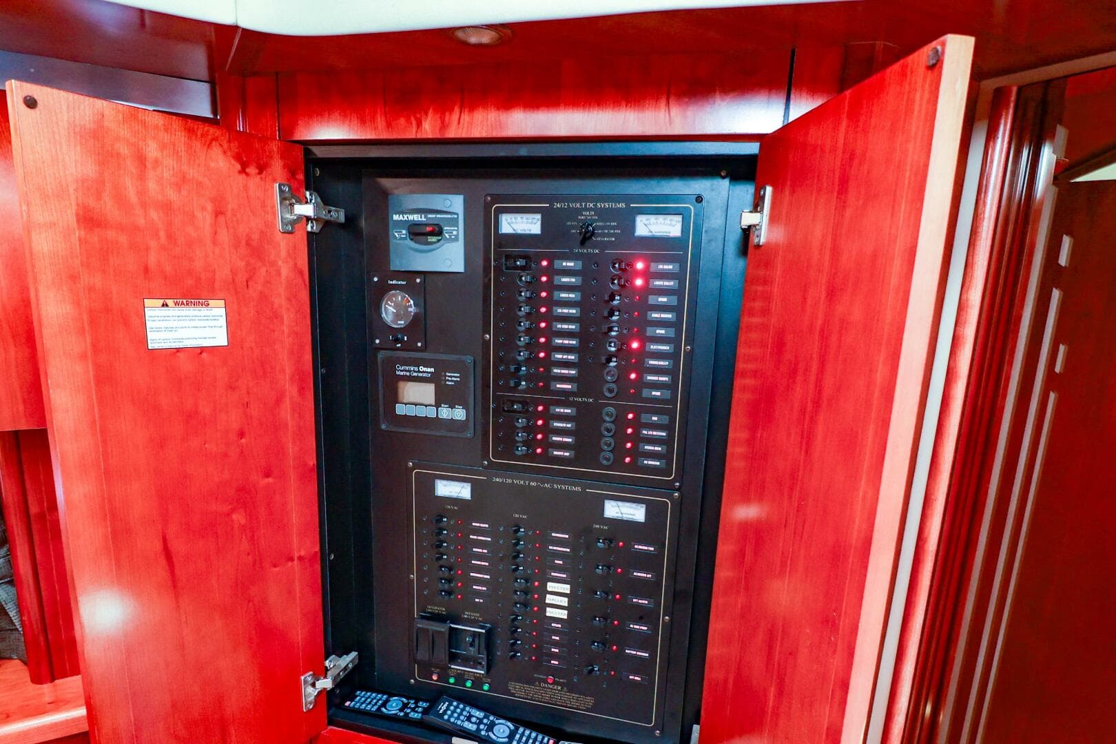 2007 Cruisers 520 Express