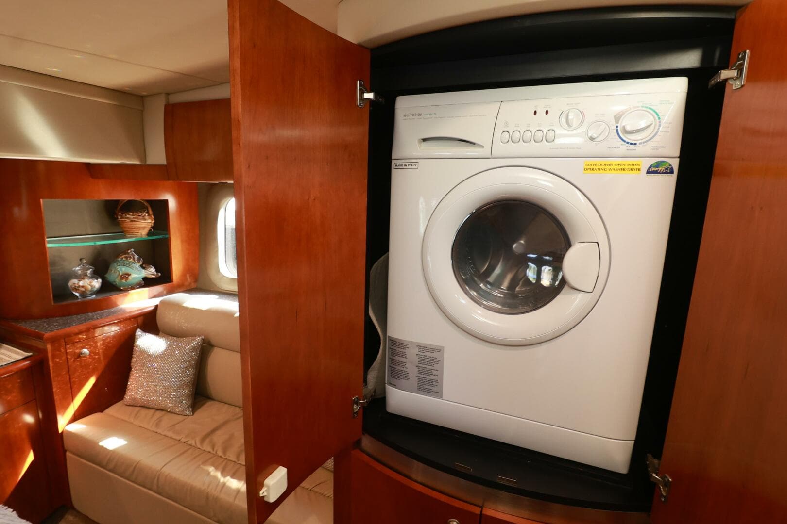 2007 Cruisers 520 Express