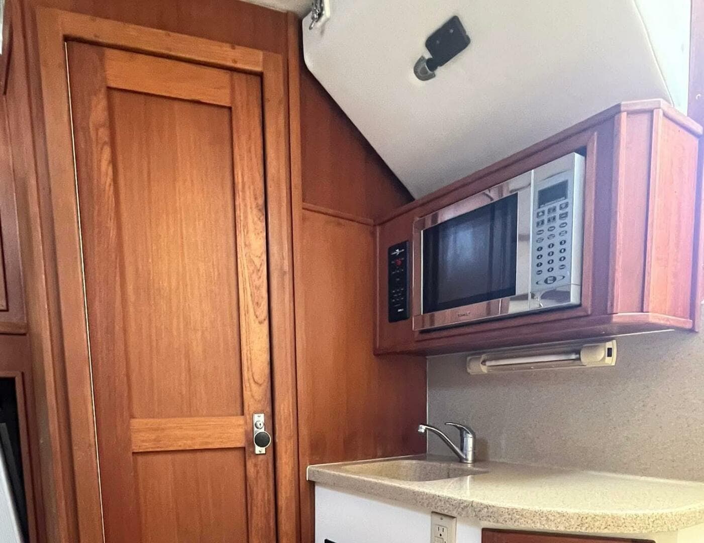 2005 Albemarle 310 Sport Fisherman
